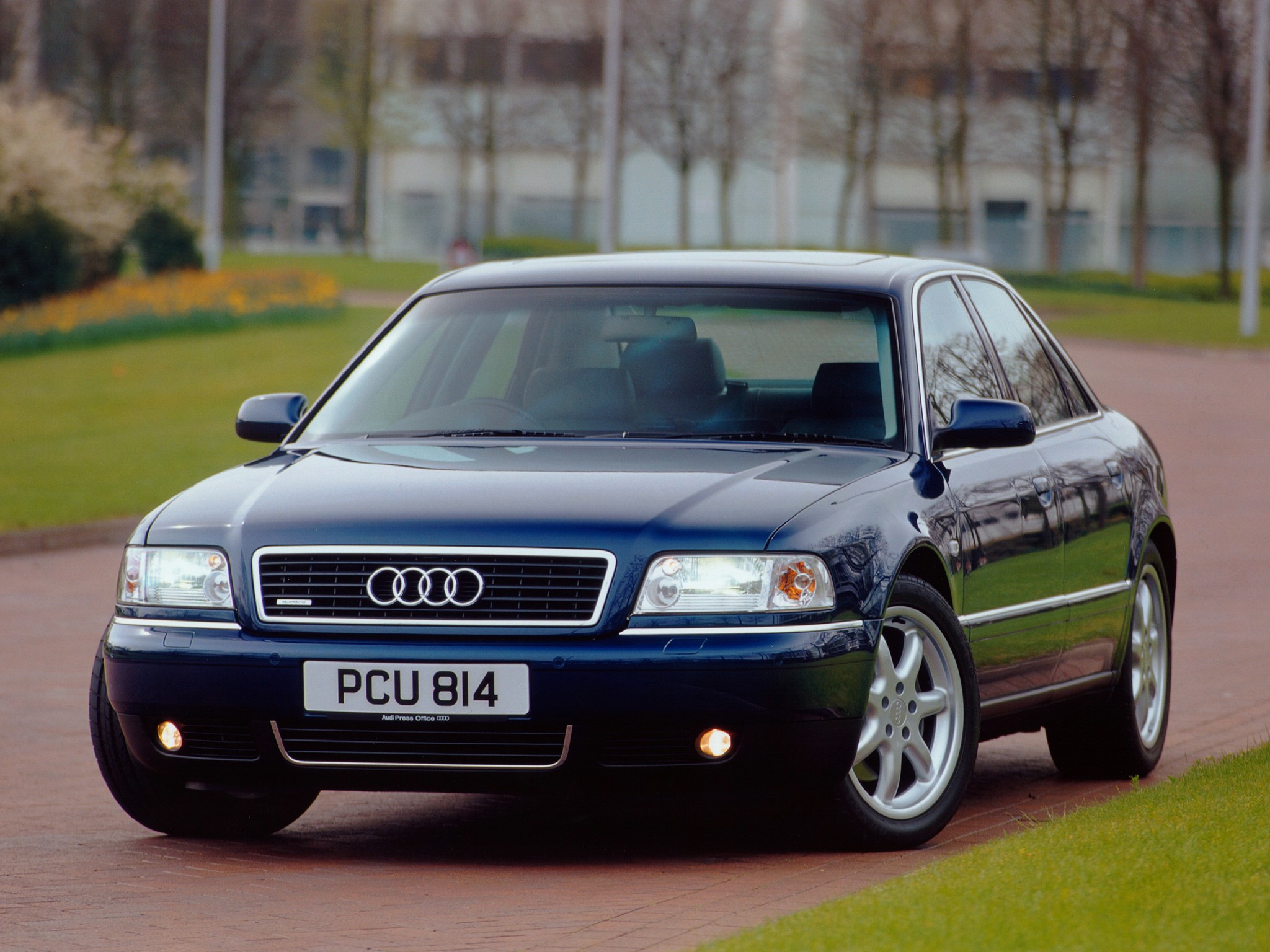 Ауди первого поколения. Audi a8 d2. Audi a8 d2 1999. Audi a8 1999. Audi a8 d2 2000.