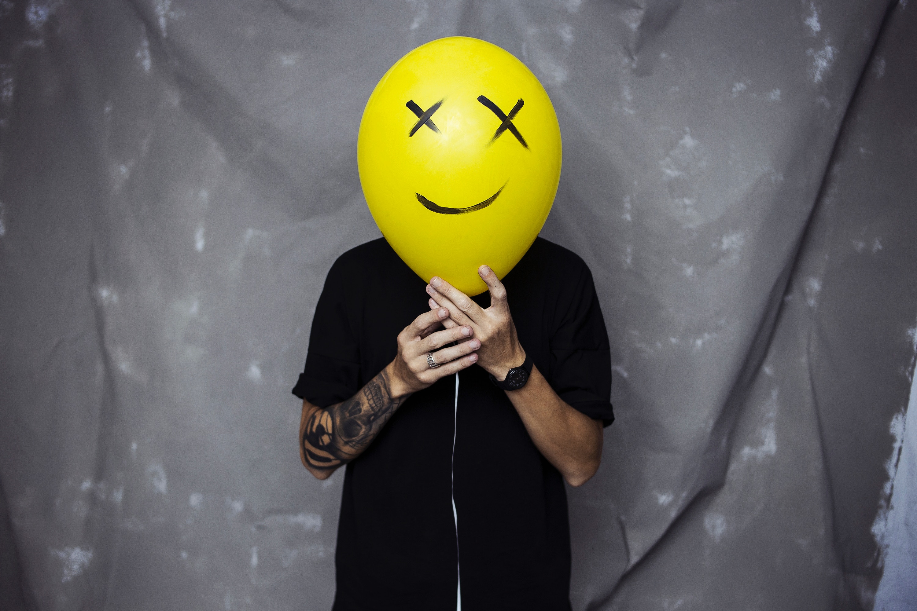 Wallpaper, men, photography, yellow, black, smiley, smile, smiling, balloon, happy face, shirt, grey, gray background, clocks, tattoo sleeve, portrait, hands 3000x2000