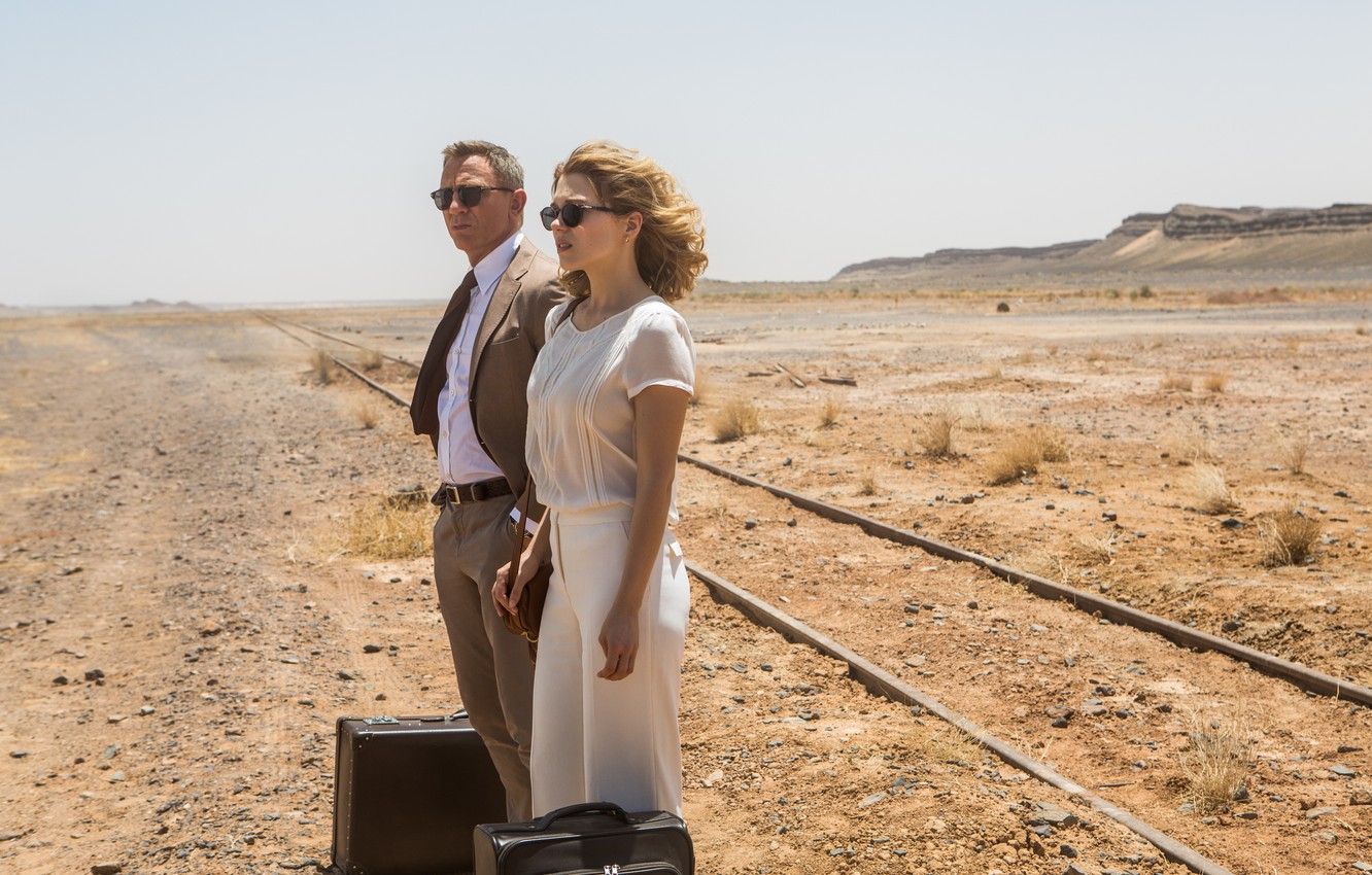 Wallpaper glasses, railroad, wasteland, agent, James Bond, Daniel Craig, 007, suitcases, James Bond, Daniel Craig, Lea Seydoux, Lea Seydoux, 007: RANGE, SPECTRE image for desktop, section фильмы