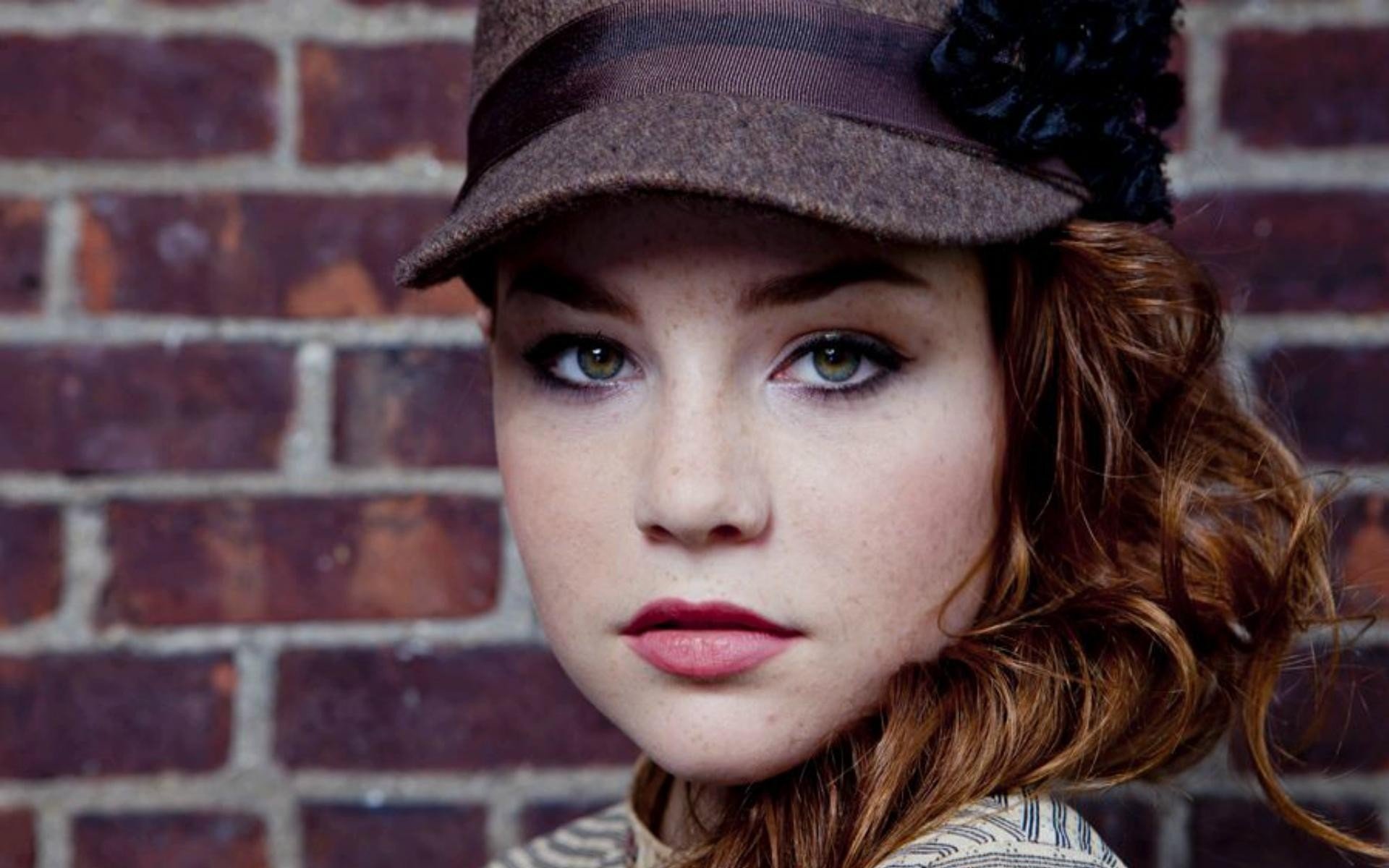 Wallpaper, women, redhead, model, looking at viewer, red, hat, bricks, fashion, fur, spring, Person, skin, clothing, head, Freya Mavor, color, girl, beauty, eye, woman, lady, hairstyle, portrait photography, photo shoot, brown