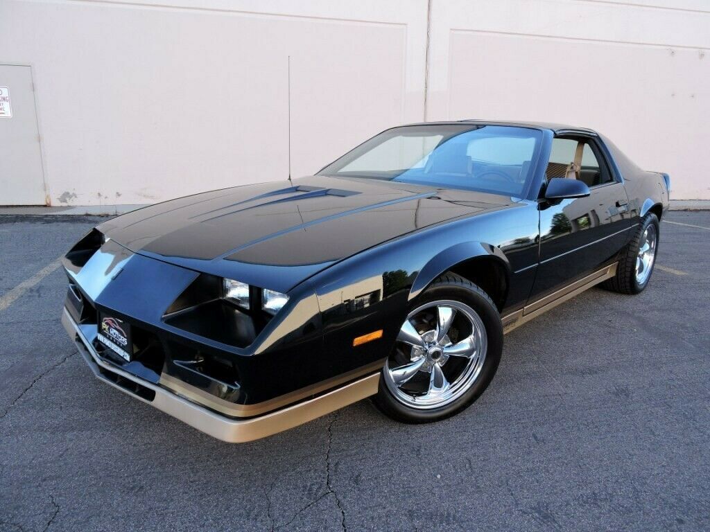 Chevrolet Camaro Z28 350 T Top, Low Miles 35k, Original Paint, IMMACULATE!!: Photo, Technical Specifications, Description