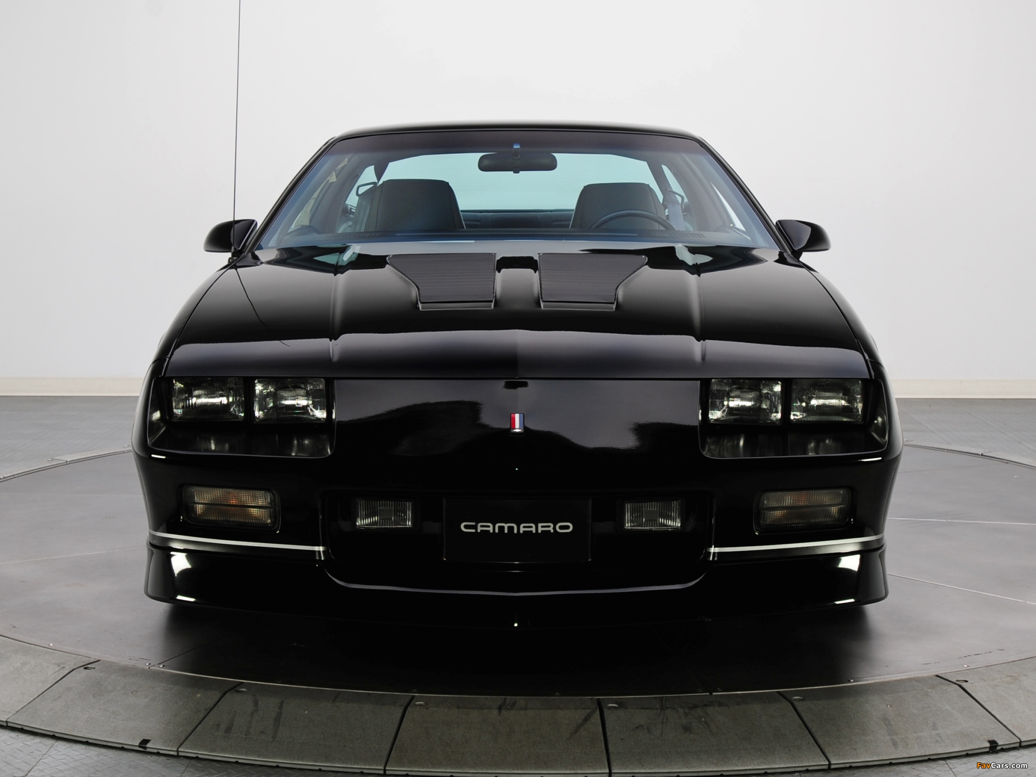 Chevrolet Camaro Z28 IROC Z Wallpaper
