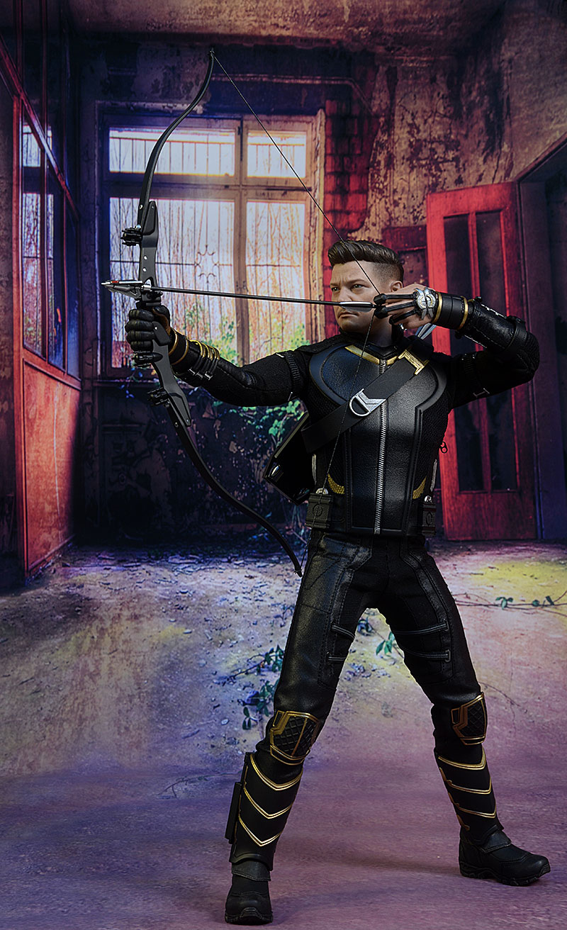 Review and photo of Hawkeye Avengers Endgame sixth scale action figure