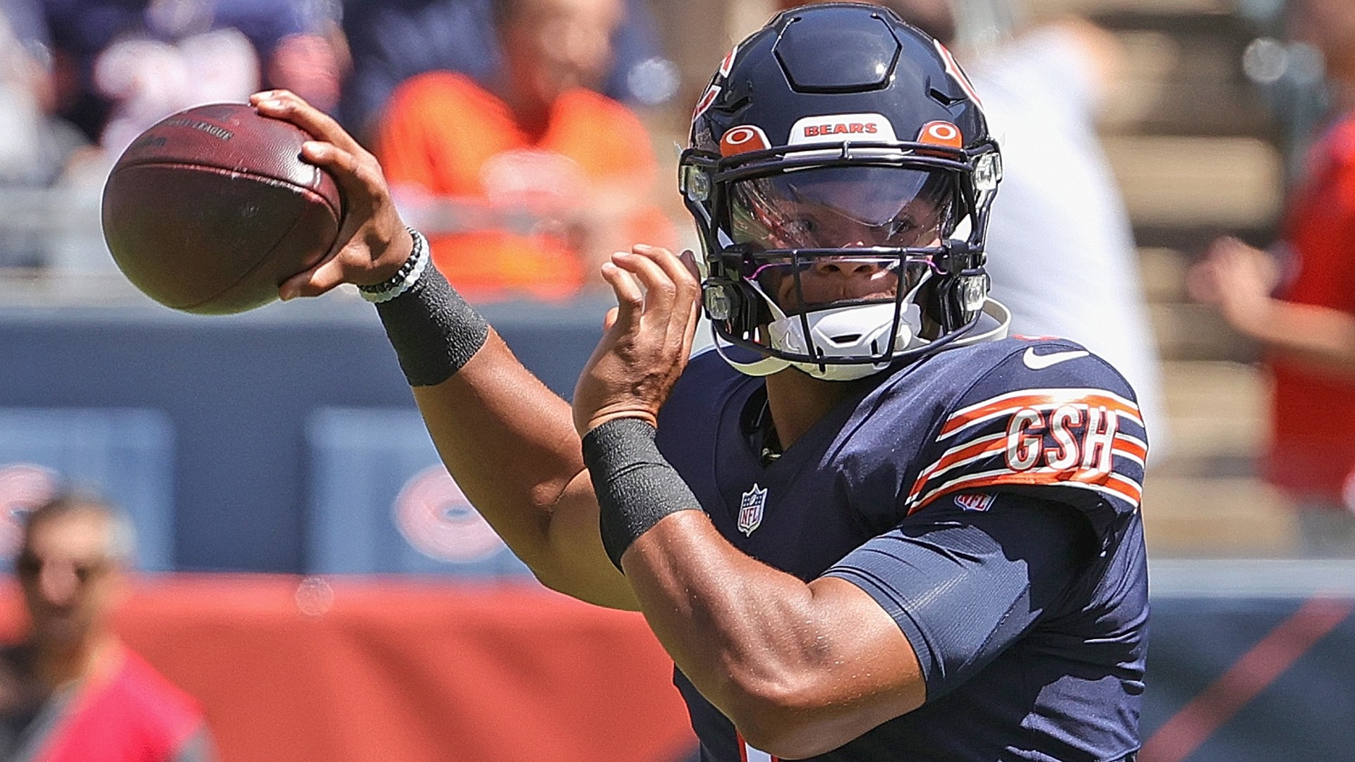 Justin Fields shows Bears fans what Jimmy Graham sees in him: a lot of Russell Wilson