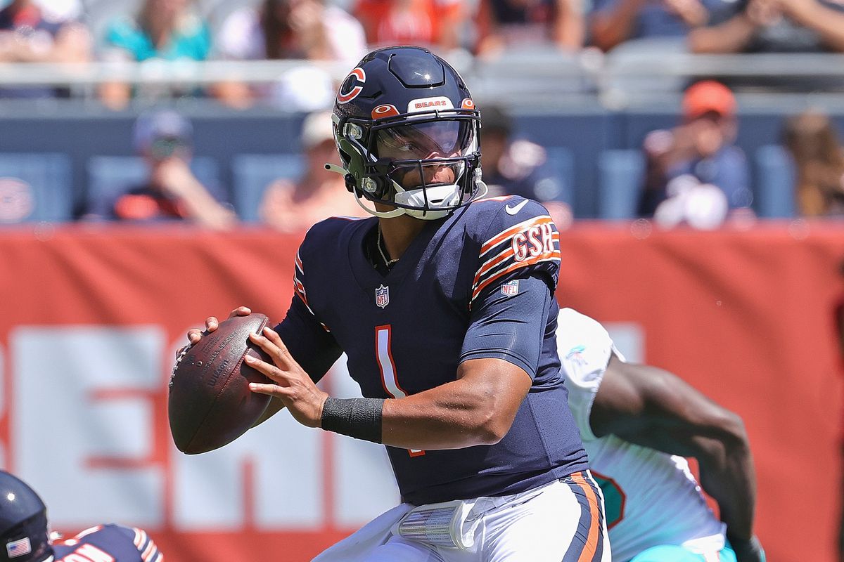 Justin Fields' odds: Chance of claiming Bears starting QB job in Week 1 improve after strong preseason debut