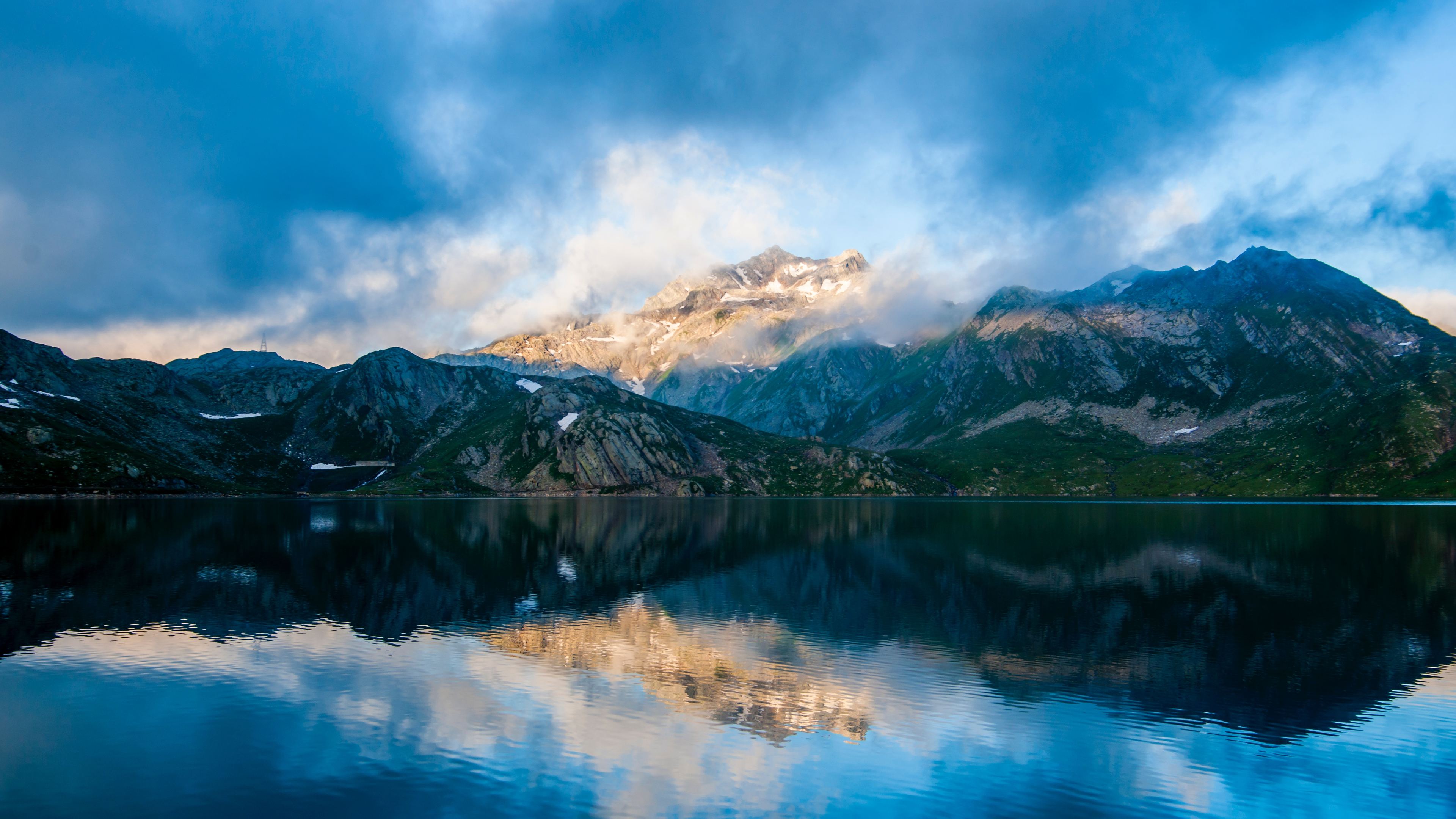 Wallpaper 4k Misty Mountains Wallpaper