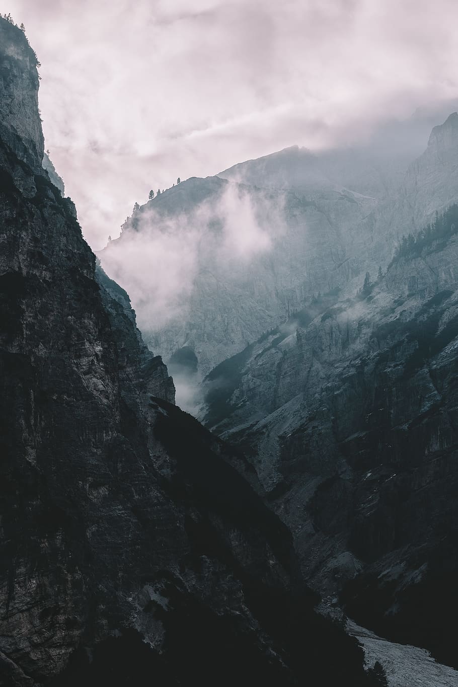 misty mountains wallpaper