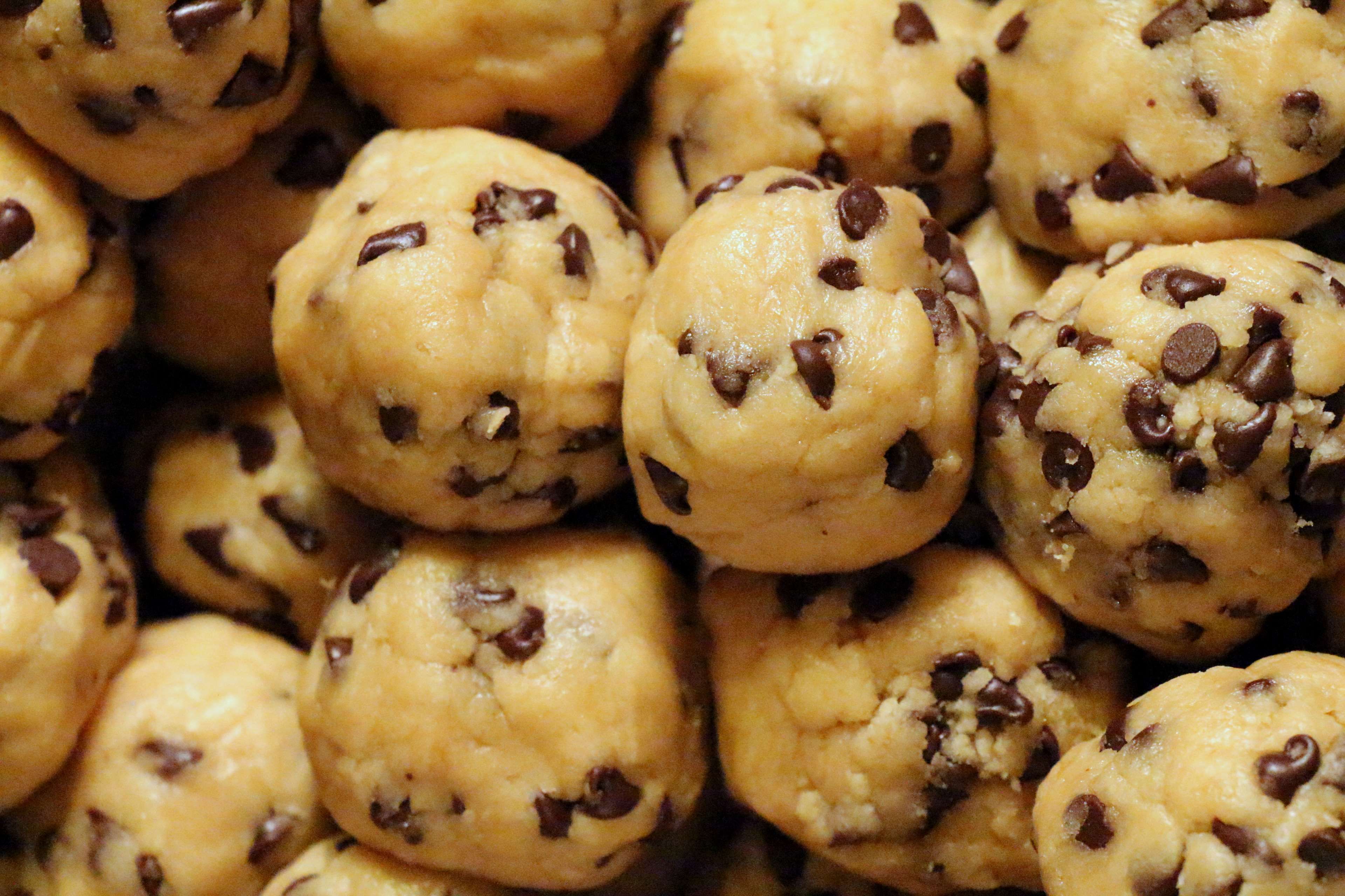 chocolate #cookies #dough. Eating raw cookie dough, Raw cookie dough, Gingerbread dough
