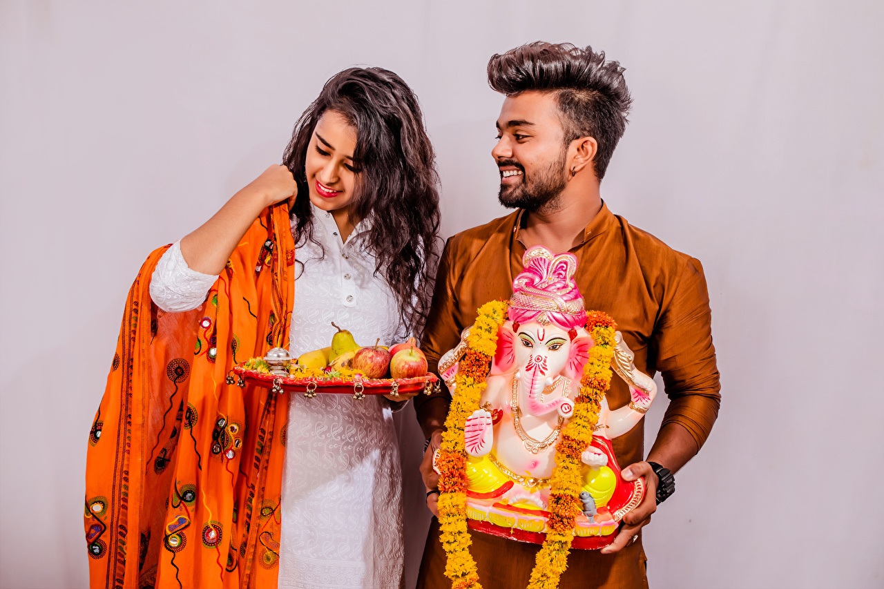 Desktop Wallpaper Indian marriage Men Joy Smile 2 young woman Gray