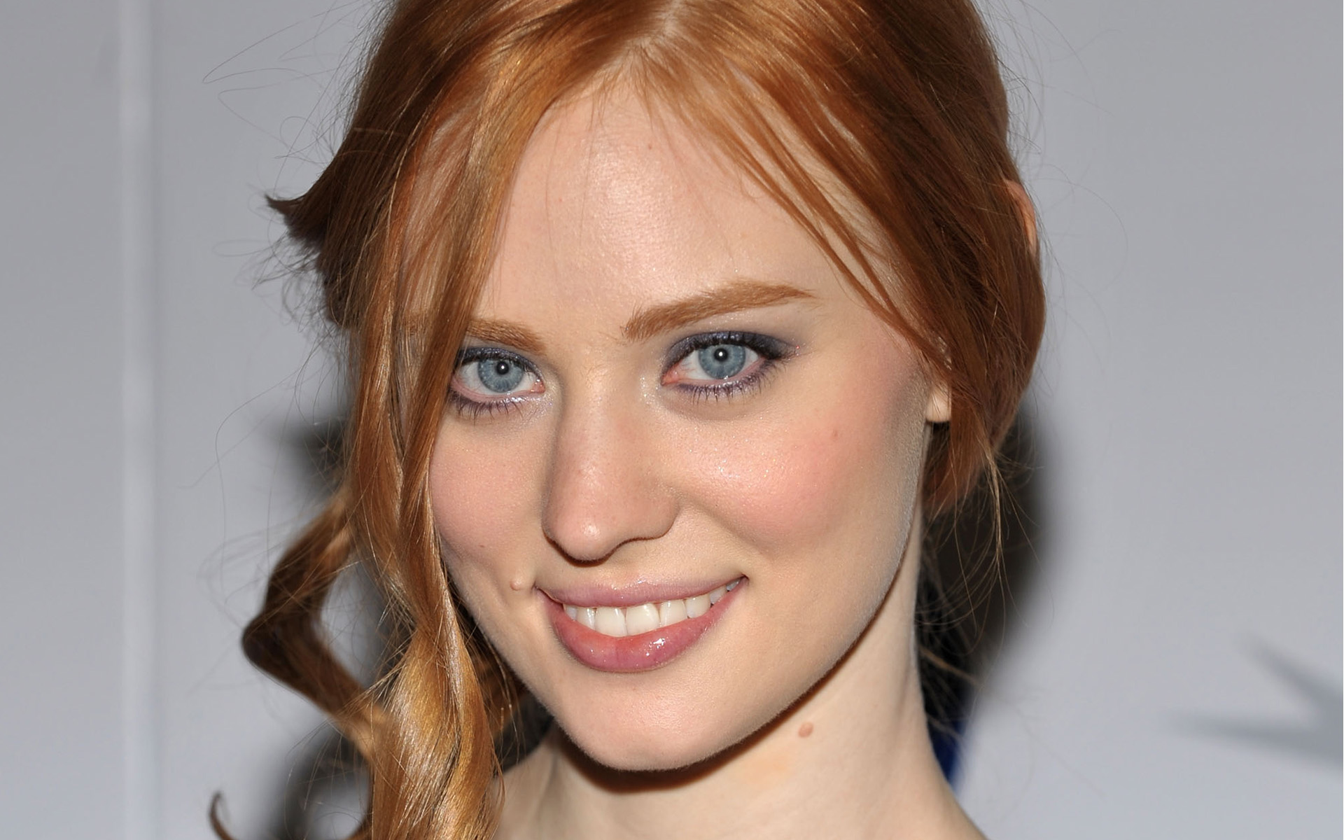 HD Deborah Ann Woll Wallpaper