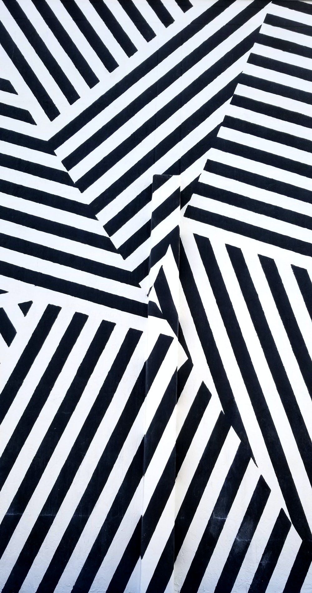 black and white stripe wallpaper photo