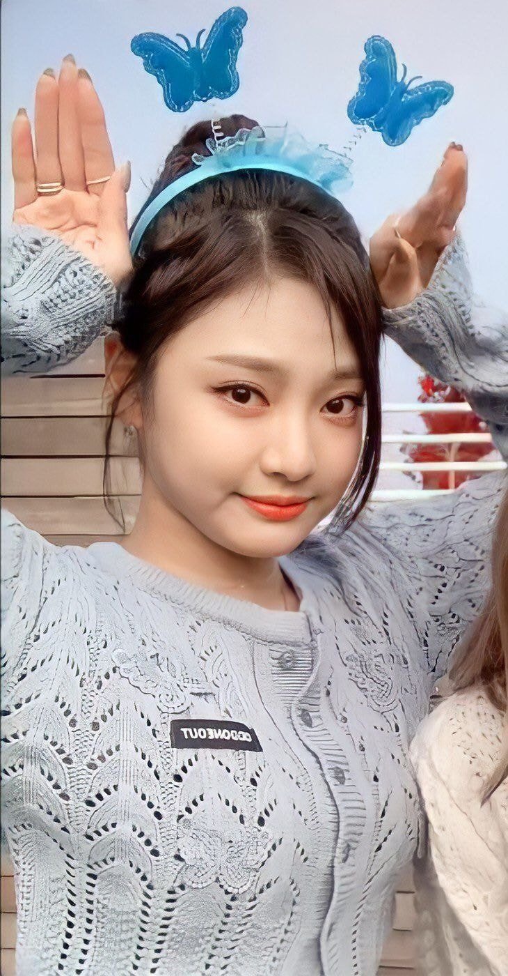 Netizens Think This aespa Member Looks Like BLACKPINK's Jennie