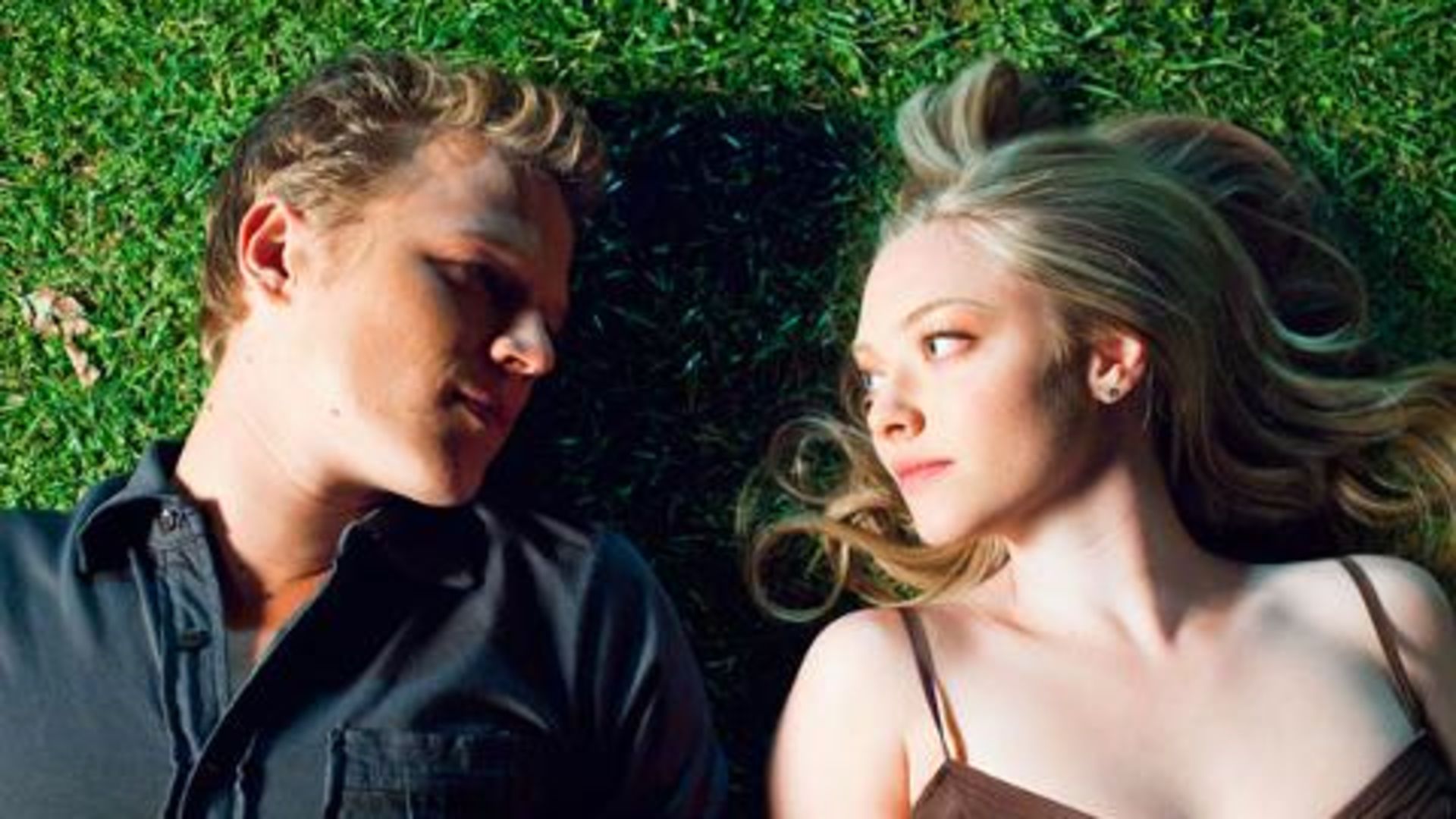 Watch Amanda Seyfried and Christopher Egan on 'Letters to Juliet'. Teen Vogue Behind the Scenes