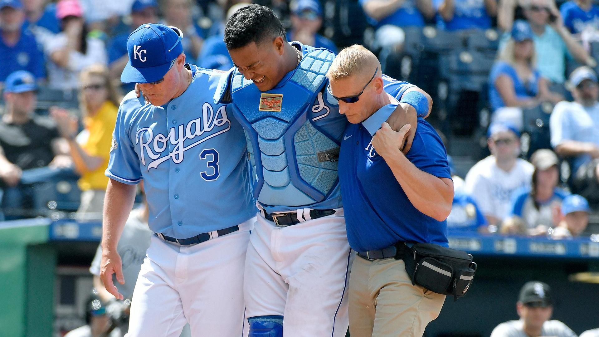 Royals' Salvador Perez Out 7 10 Days With Quad Injury Los Angeles