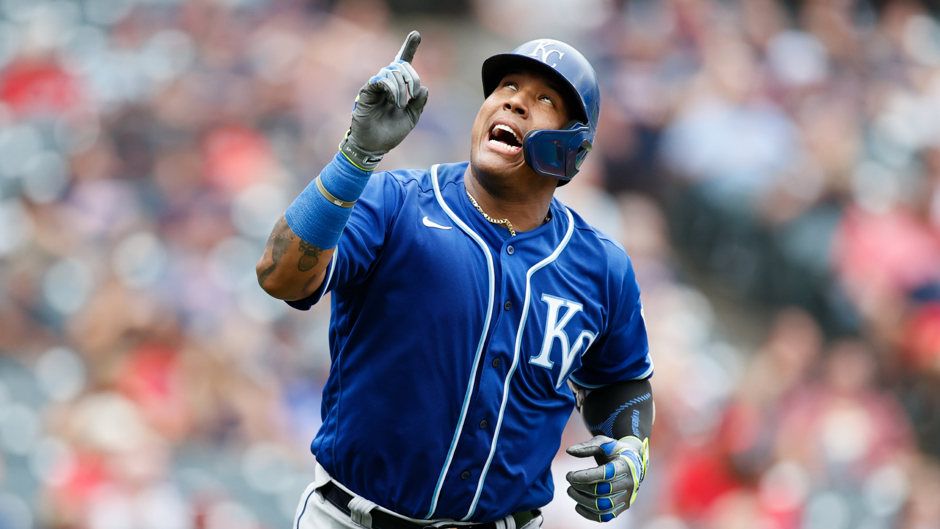 Royals' Salvador Perez breaks Johnny Bench's MLB record with 46th home run