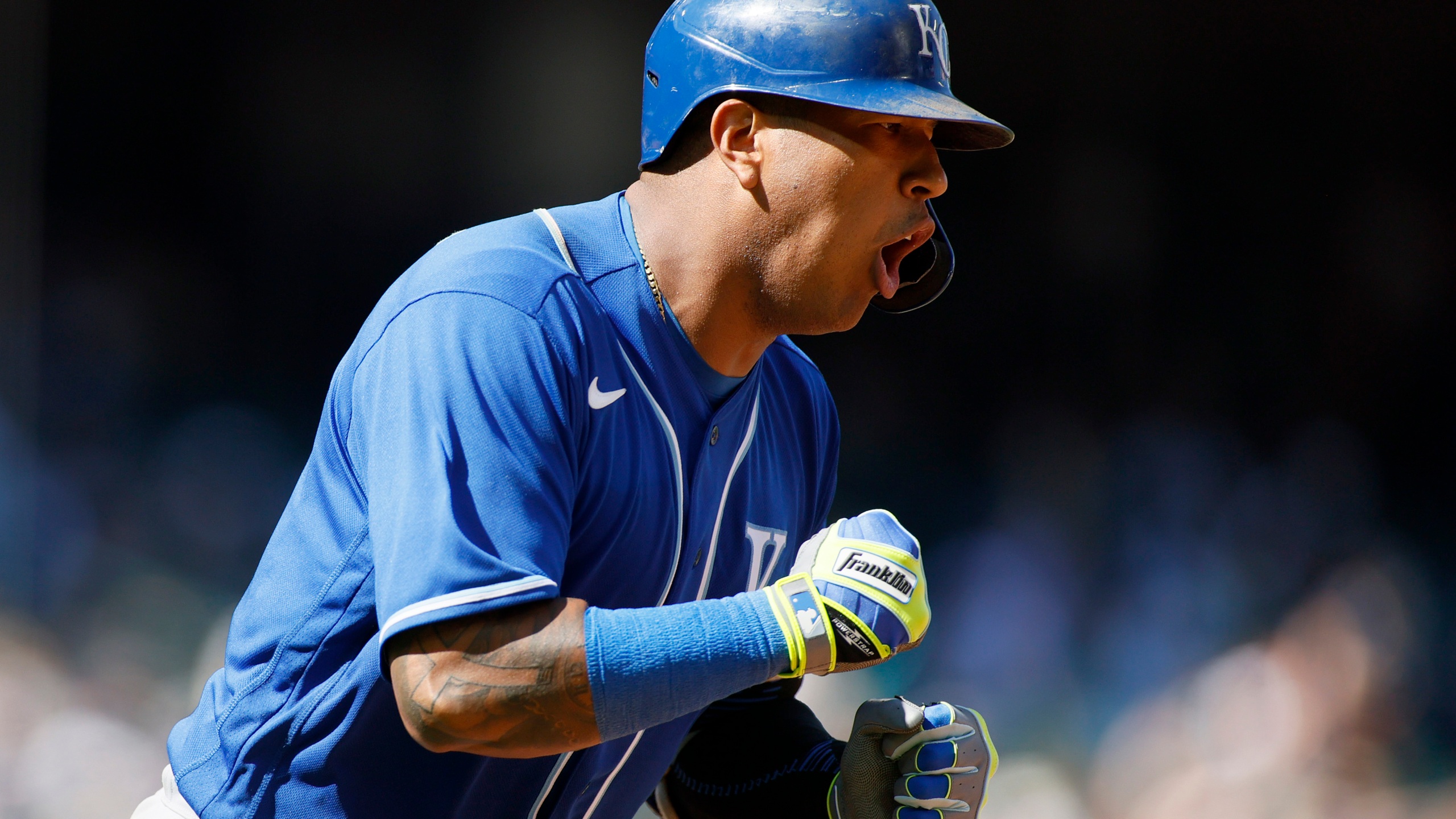 Salvador Perez homers in fifth straight game