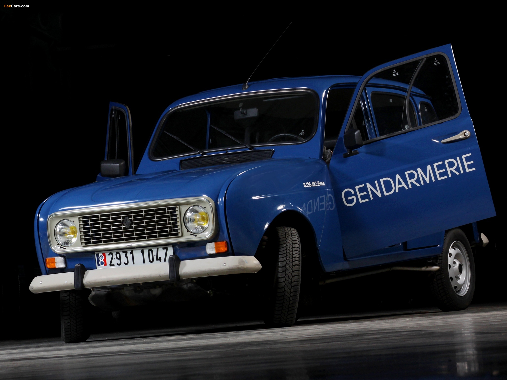Renault 4 Gendarmerie 1974–92 wallpaper (2048x1536)