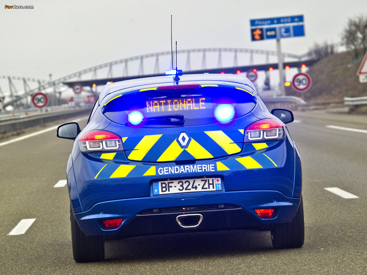 Renault Megane RS Gendarmerie 2010 wallpaper (1280x960)