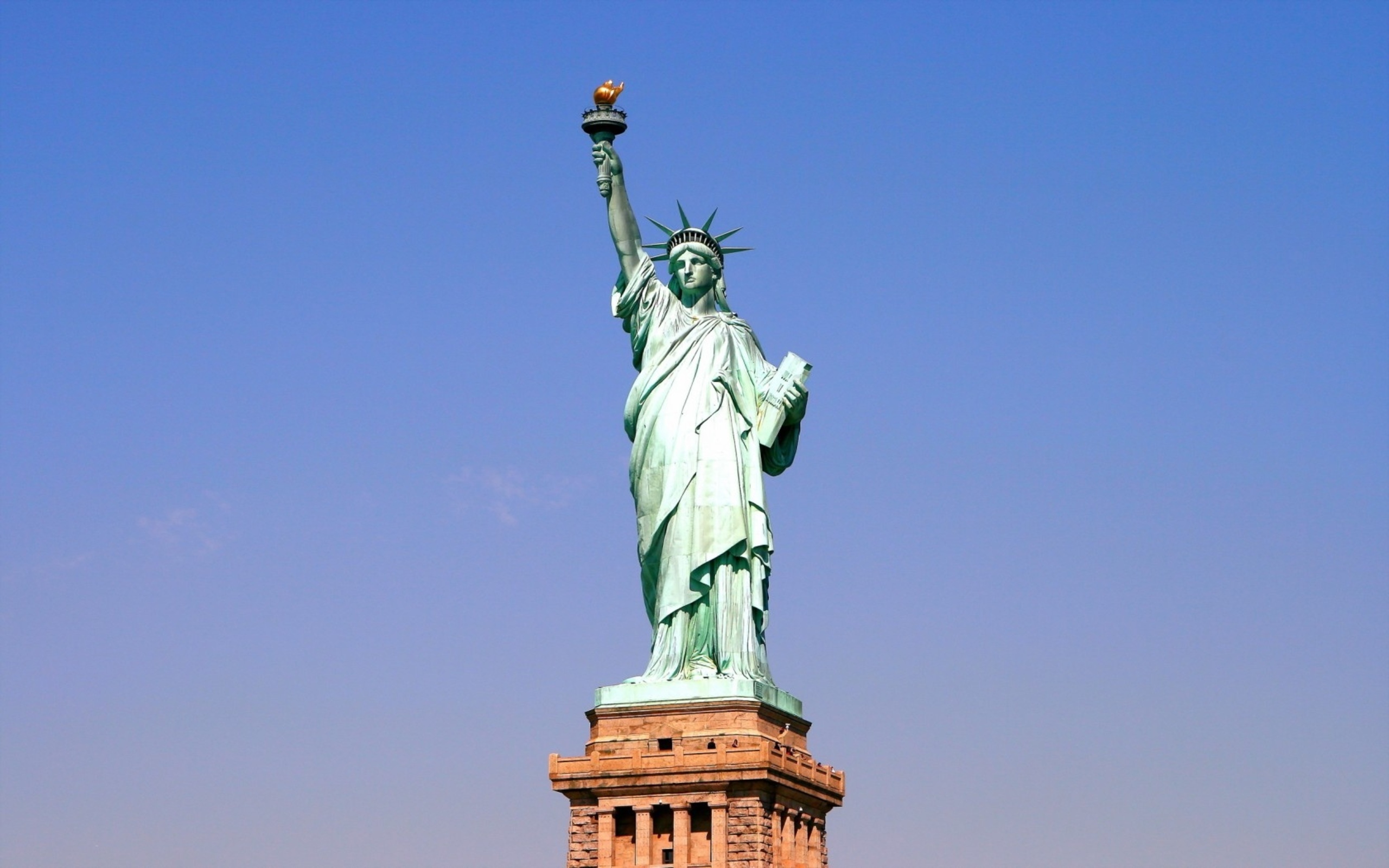 Statue of Liberty in New York HD wallpaper