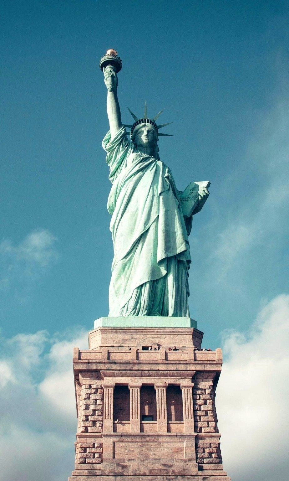 Landmarks Of USA You Must Know!. Liberty wallpaper, New york wallpaper, City aesthetic