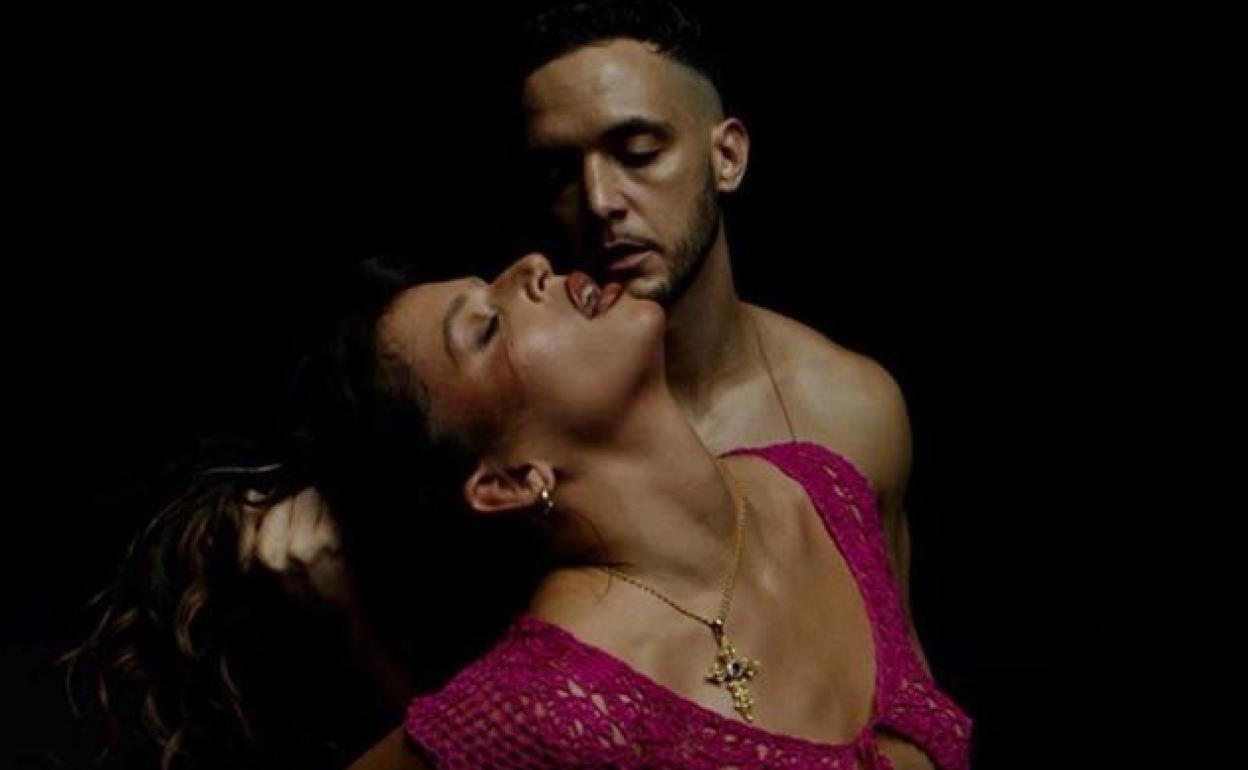 Canción 'Ateo': C. Tangana y Nathy Peluso se marcan un polémico videoclip en la Catedral de Toledo