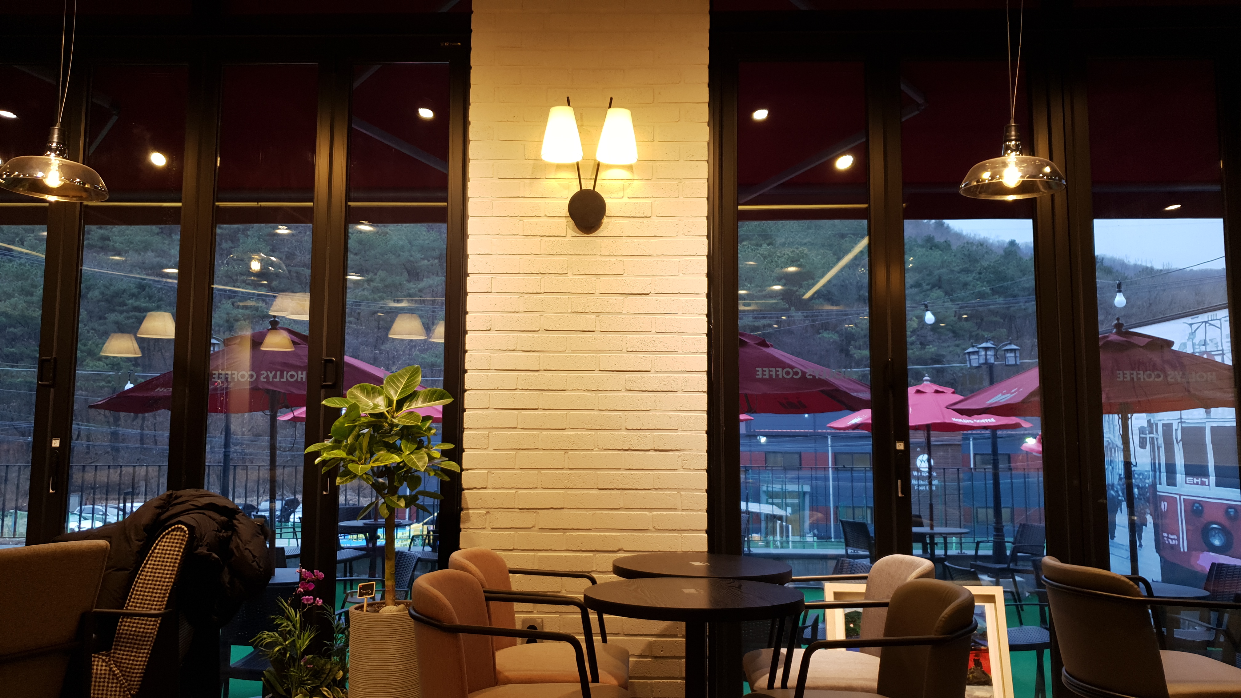Free Image, cafe, lighting, cozy, out the window, bright, restaurant, building, room, interior design, coffeehouse, table, architecture, night, furniture, home, cafeteria, glass, house, business 4032x2268