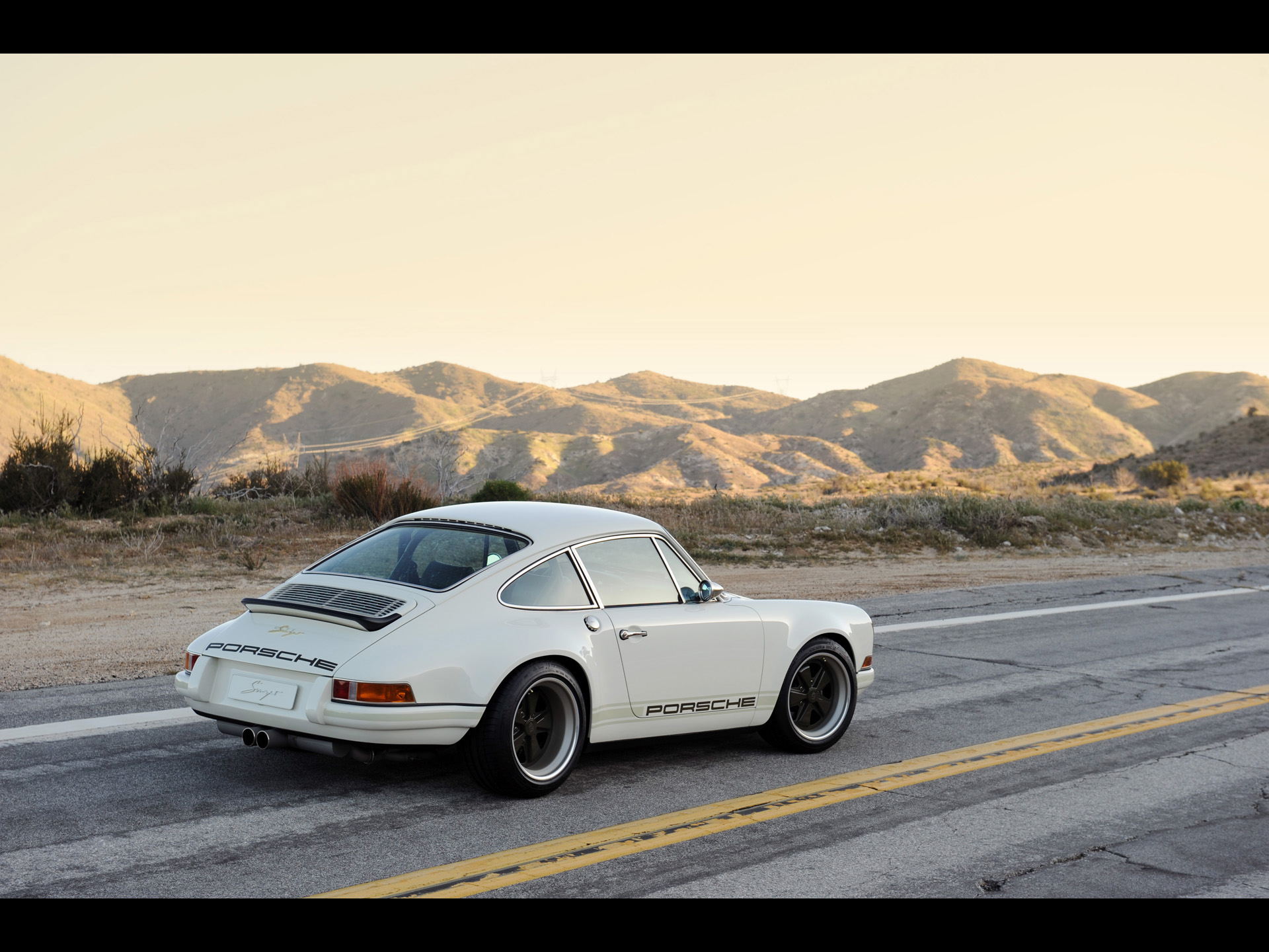 White Singer Porsche 911 Side wallpaper. White Singer Porsche 911 Side