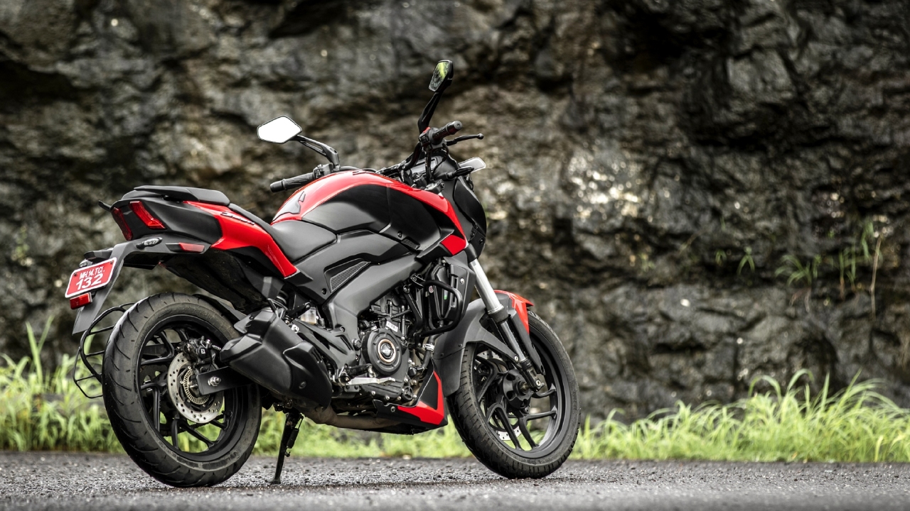 Bajaj Dominar 250 Right Rear Three Quarter Image