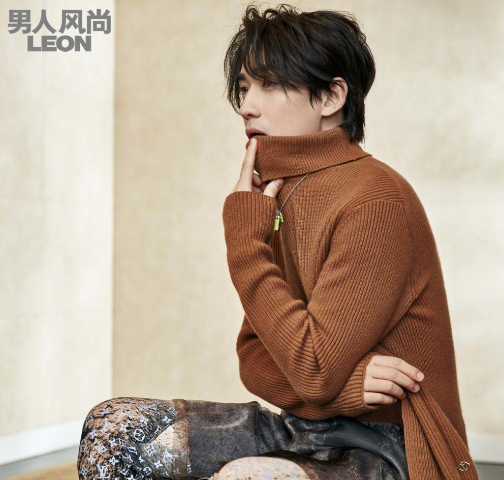 Actor Zhu Yilong covers the fashion magazine