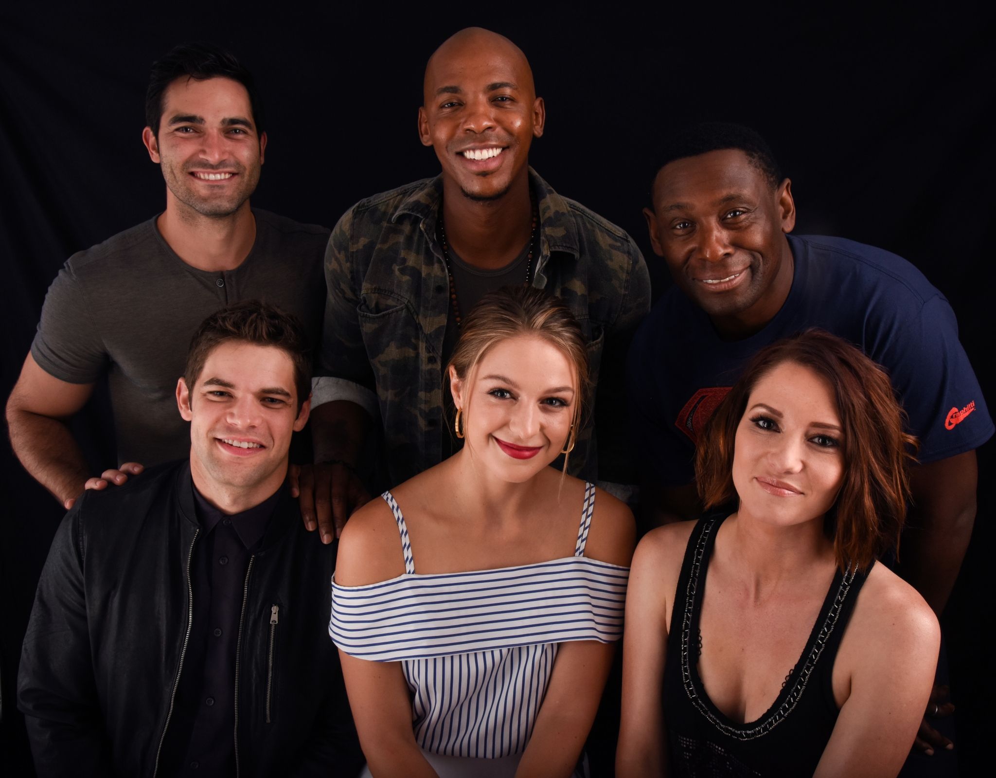 Melissa Benoist and the Supergirl cast.