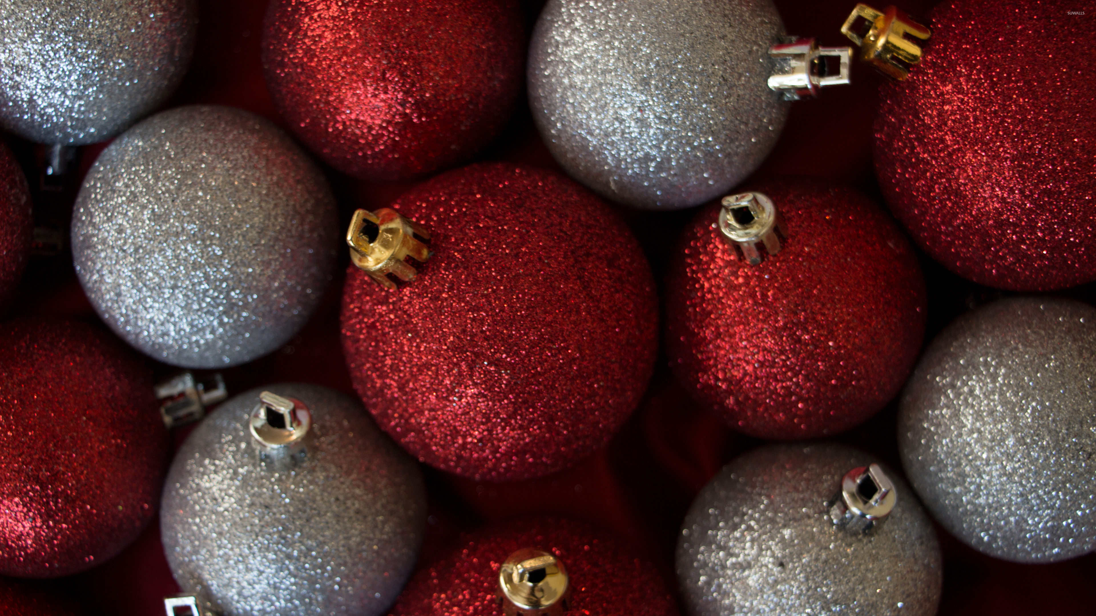 Red and silver sparkly baubles wallpaper wallpaper