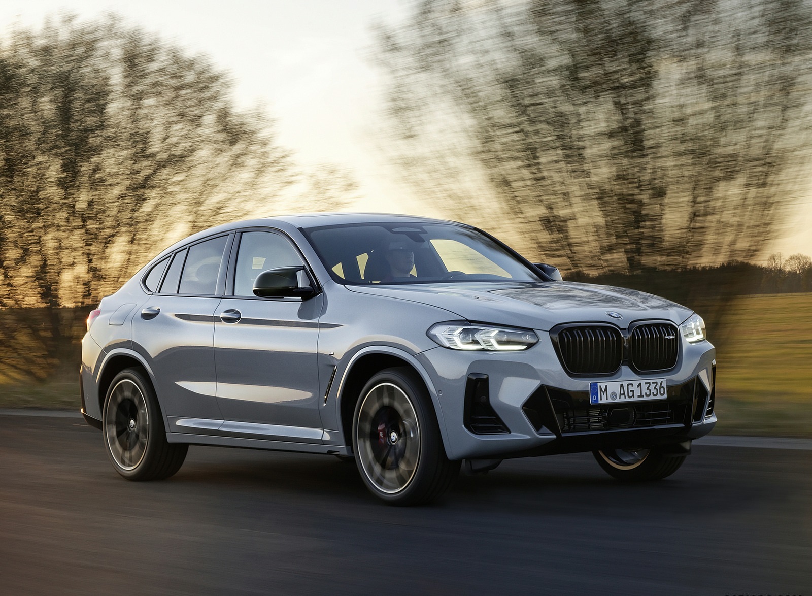 2022 BMW X4 M40i Front Three Quarter Wallpaper (2)