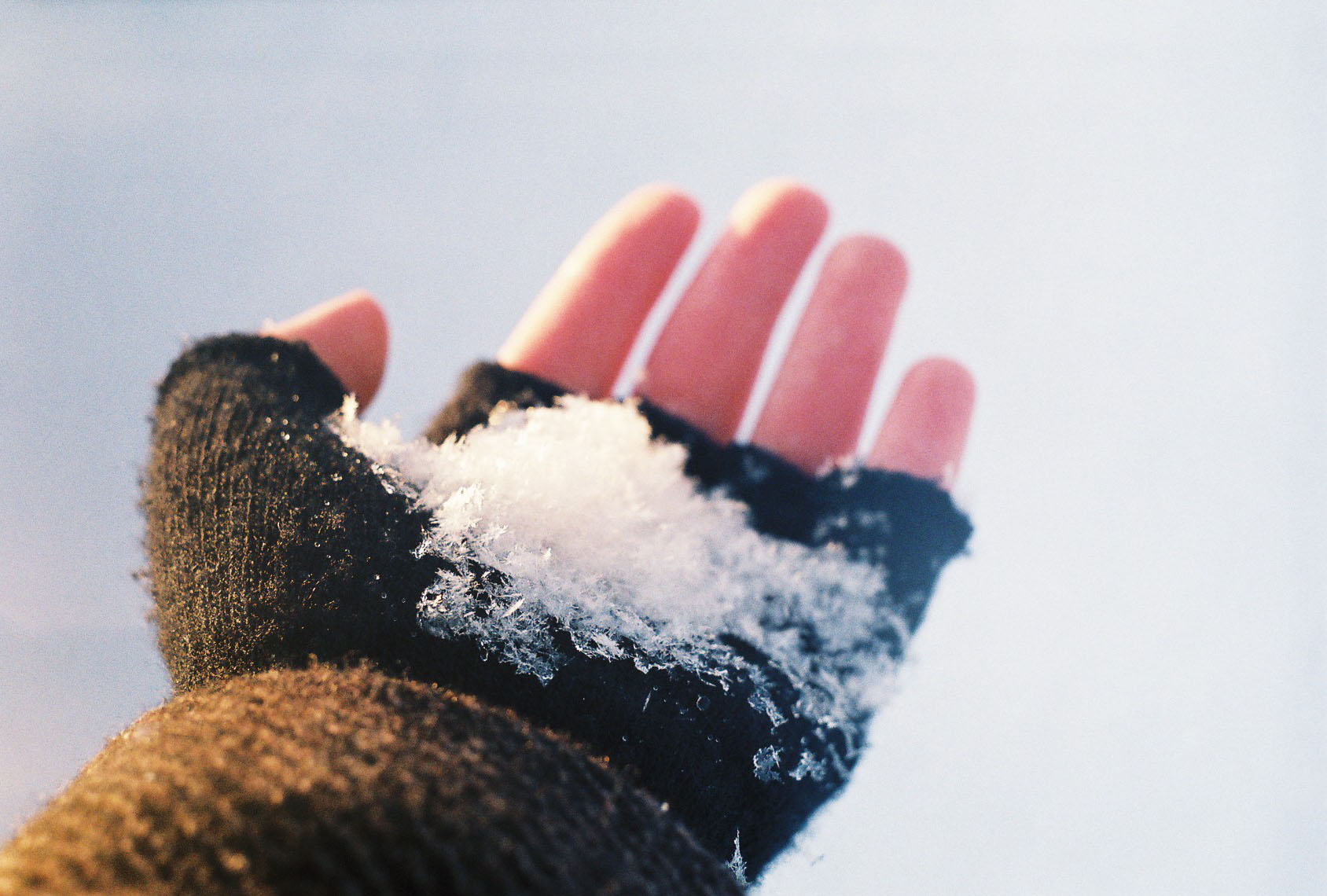 Wallpaper, snow, winter, gloves, cold, snowflakes, wool, fingers, 35MM, Freezing, Estonia, palm, hand, nail, analog, finger, film, coat, zenitet, eesti, close up, sleeve, zenit, glove, fingerlessgloves 1688x1140