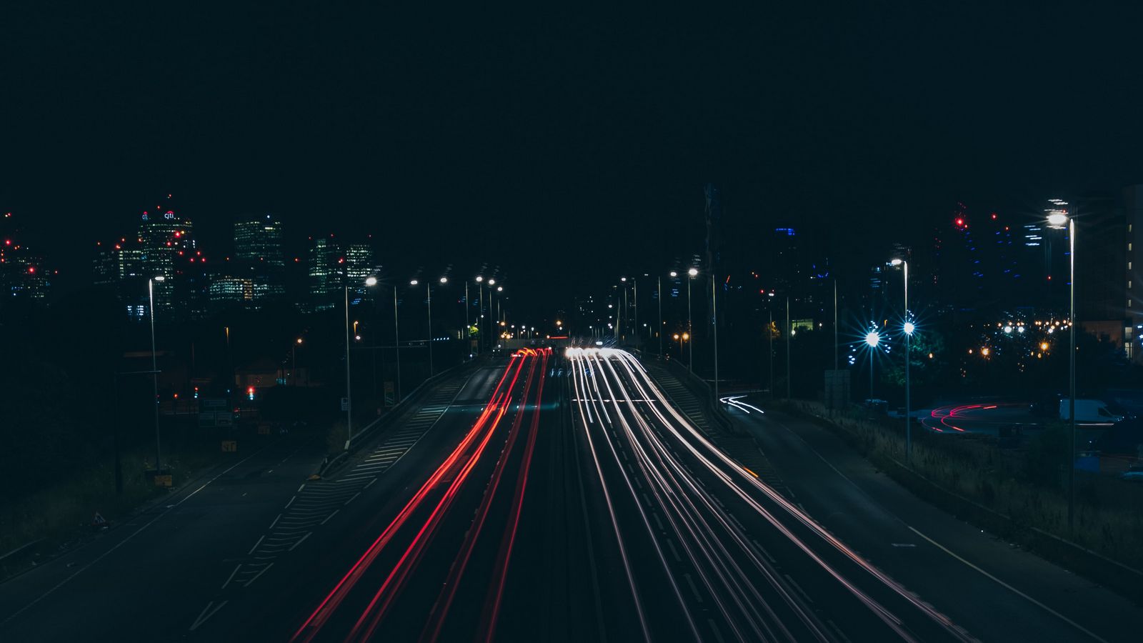 Download wallpaper 1600x900 road, night, light, london, united kingdom widescreen 16:9 HD background