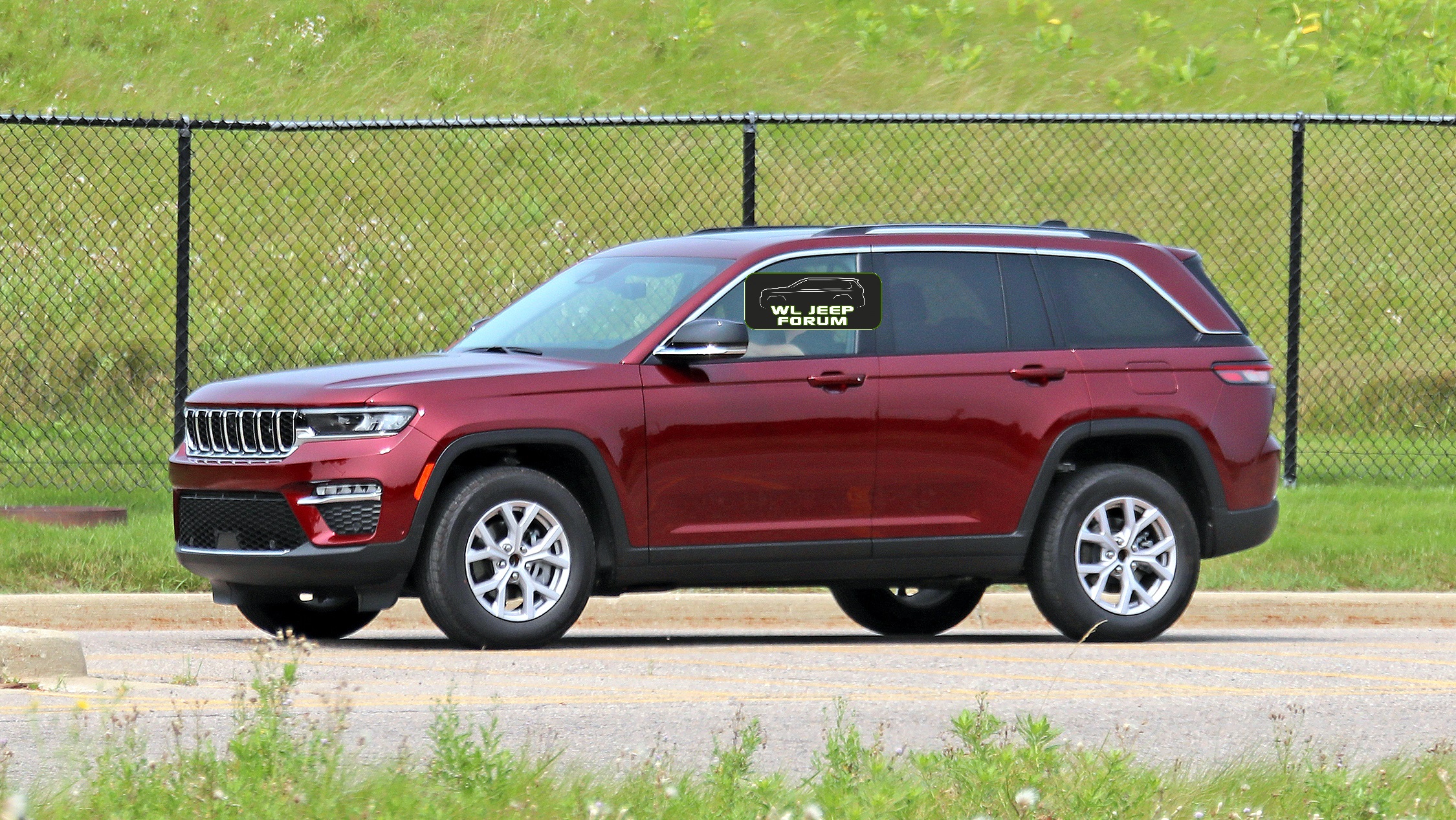 SPOTTED: Two Row 2022 Jeep® Grand Cherokee Limited (WL74)
