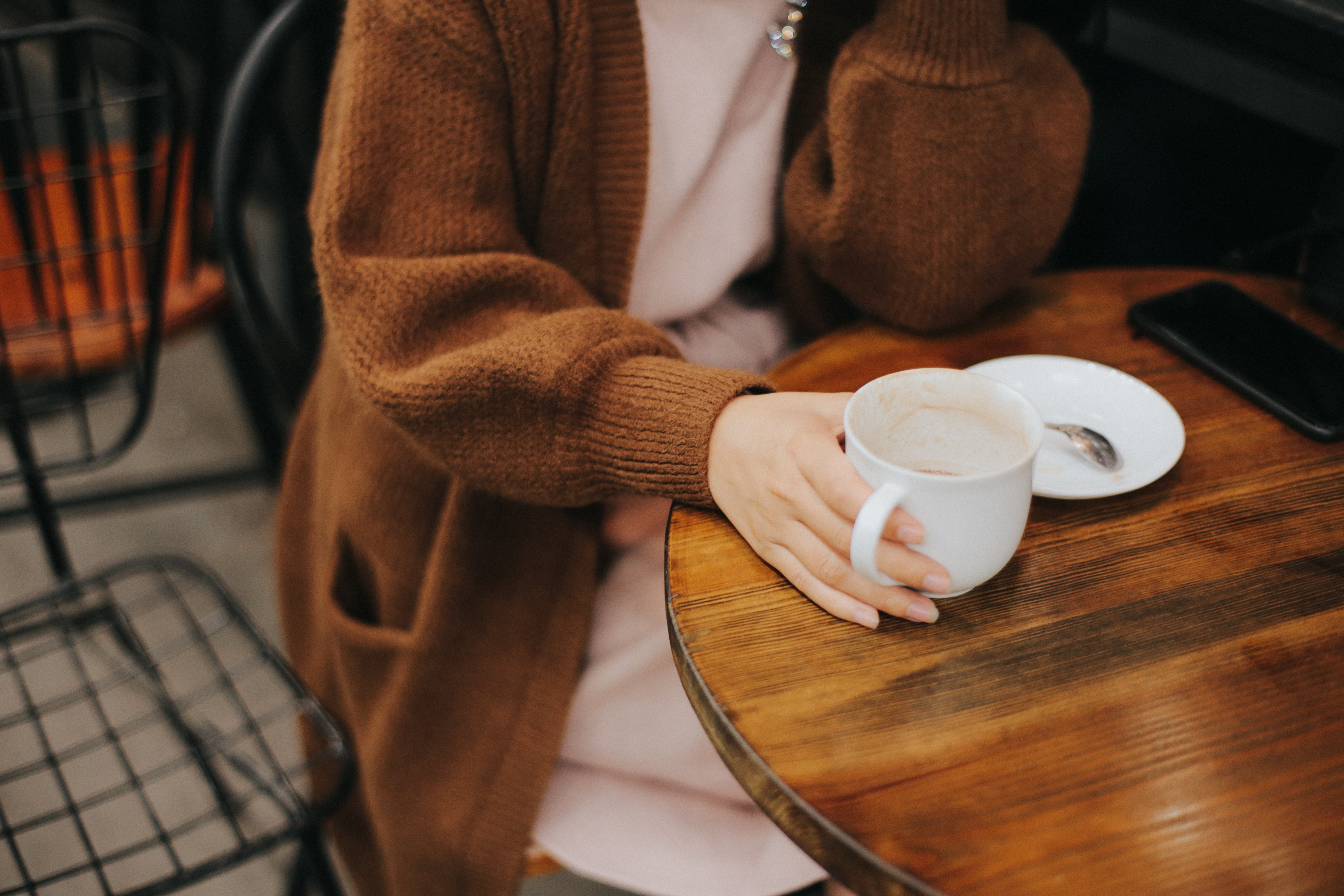 5472x3648 sad, wooden, cup, coffee, table, carlzeiss, girl, Free picture, hand, drink, cafe, coffee shop, relax, coffe, holding