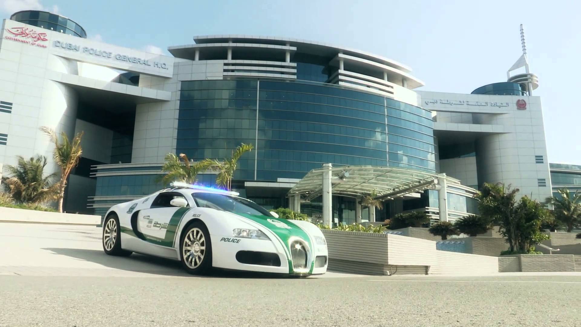 The Dubai Police and its Bugatti Veyron° CarPower360°