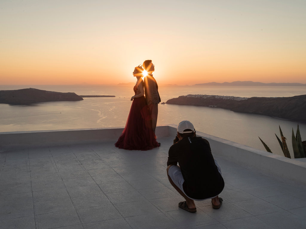 The Bride, the Groom and the Greek Sunset: A Perfect Wedding Picture