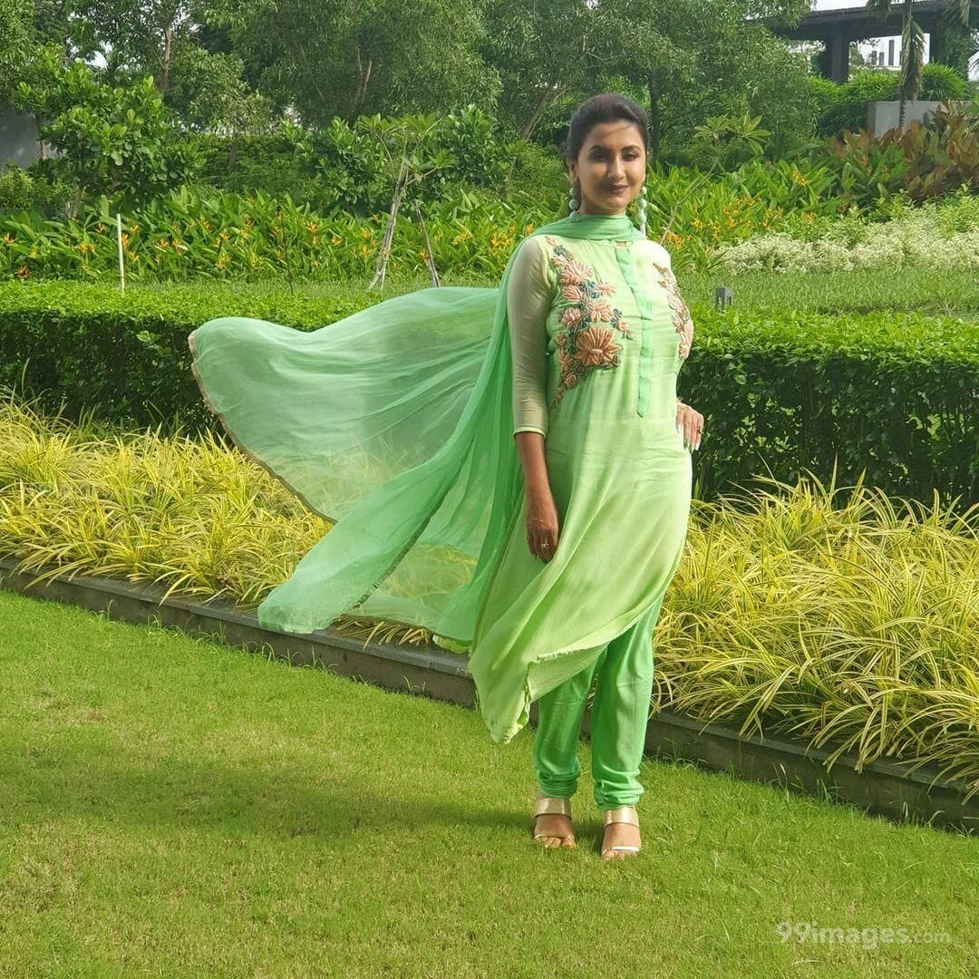 Rachna Banerjee HD Wallpaper (Desktop Background / Android / iPhone) (1080p, 4k) (1080x1080)