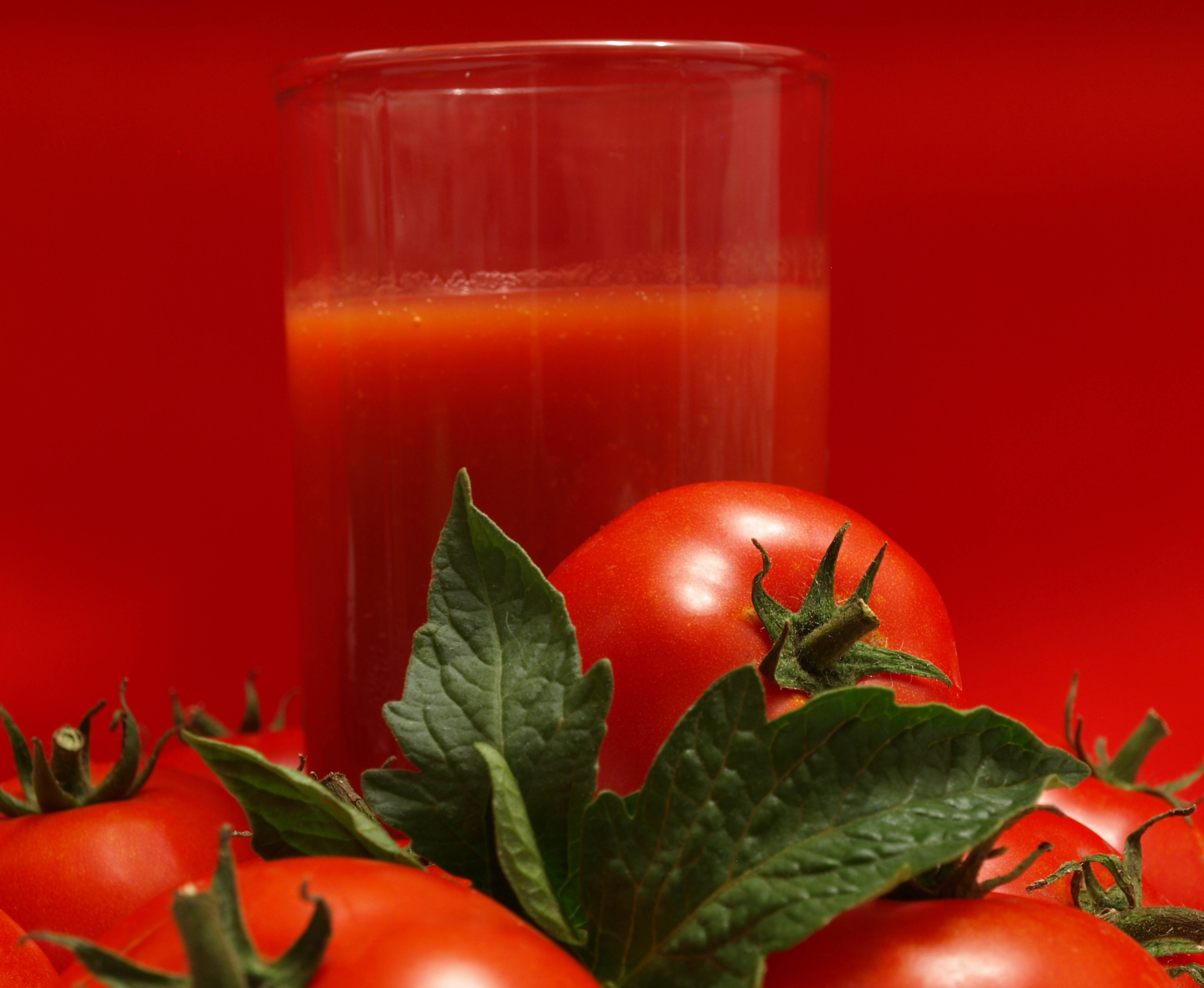 Wallpaper, tomatoes, juice, glass, red background, vegetables 5481x4497