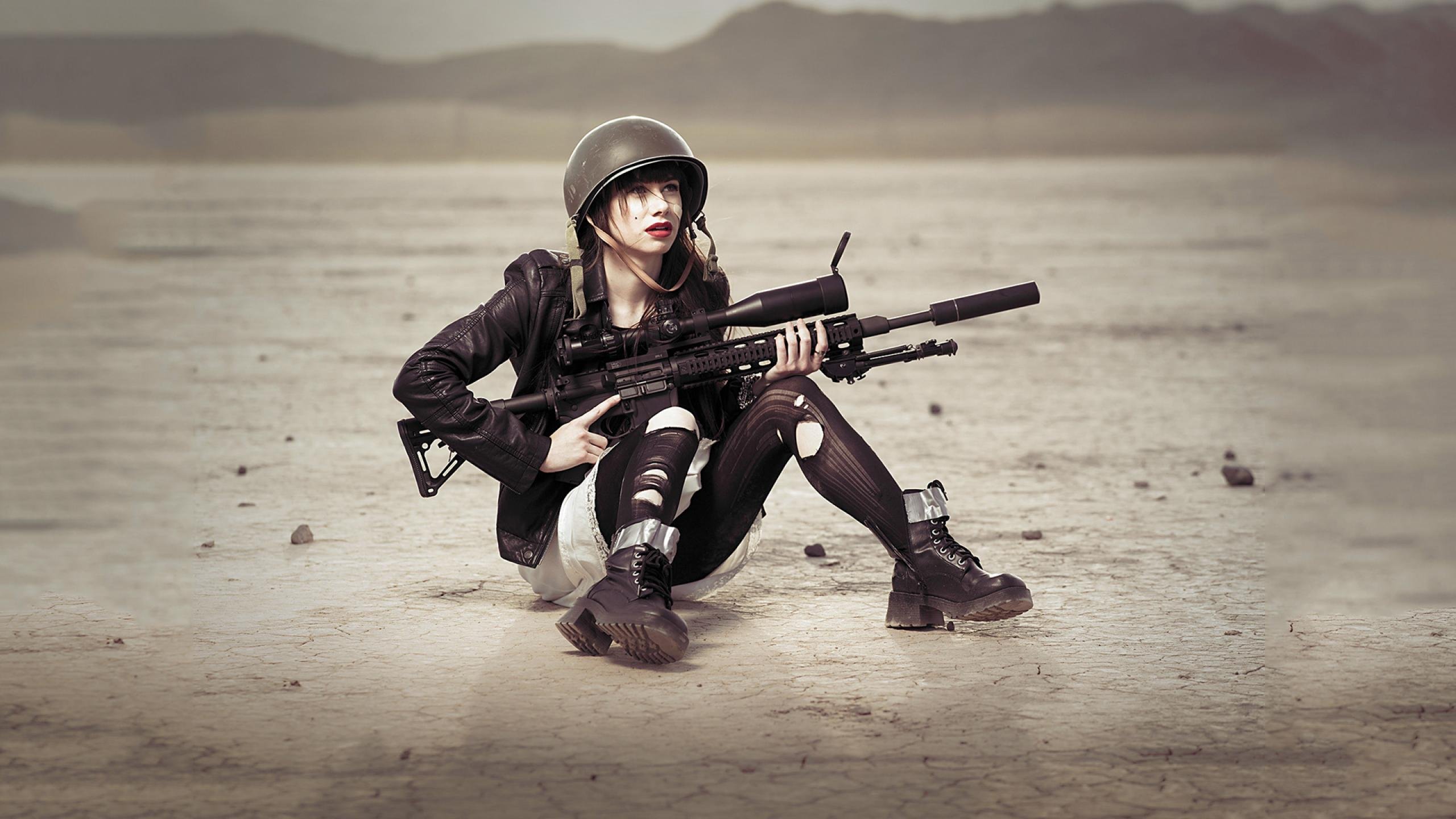 Women Girls Amp Guns Wallpaper:2560x1440