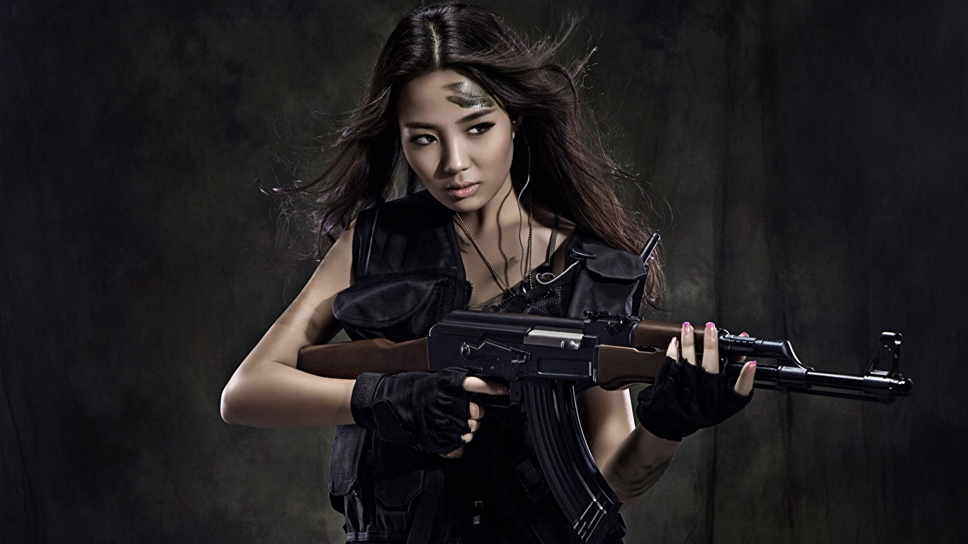 Desktop Wallpaper female military 1366x768