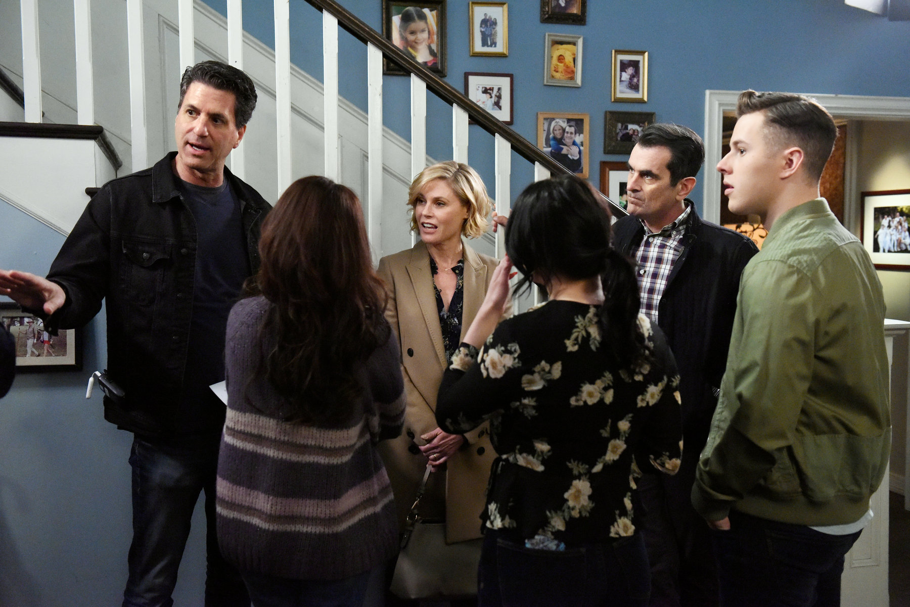 Modern Family' Goes In for a Group Hug