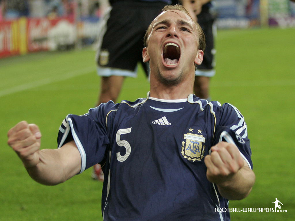 Football Wallpaper: Esteban Cambiasso Wallpaper
