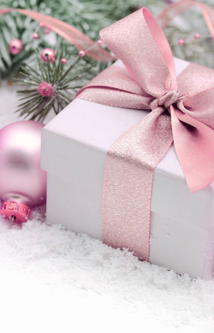 Pinkblushcakes. A Vintage, Girly & Rosy Blog!. Pink christmas decorations, Pink xmas, Rose gold christmas