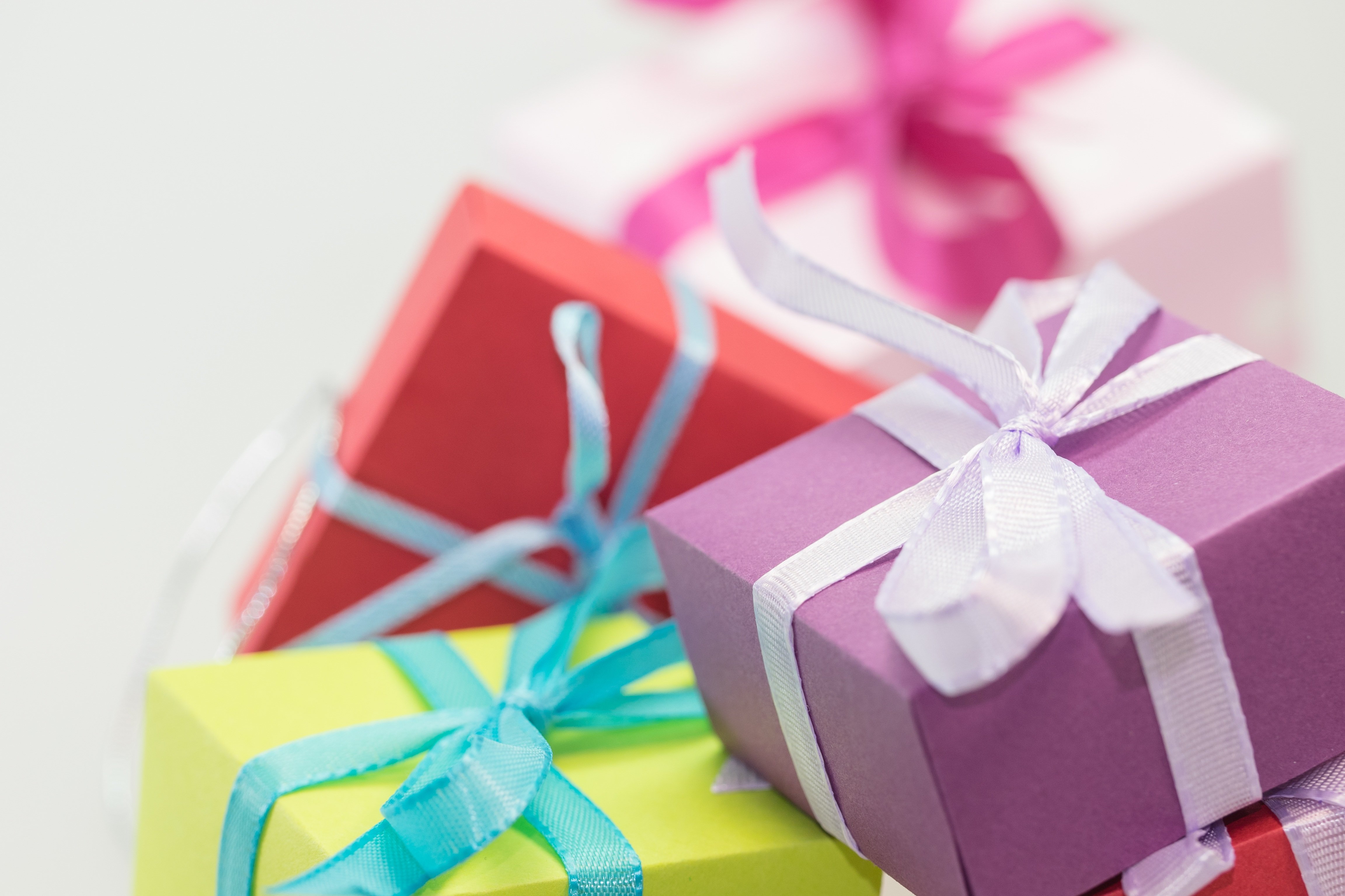 Selective Focus Photography of Gift Boxes · Free
