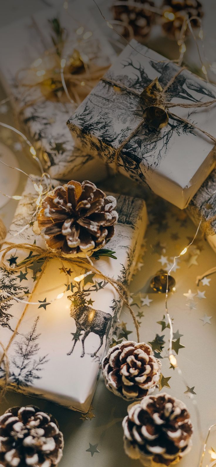 Gold Christmas Gifts. Gold christmas, Christmas background, Christmas