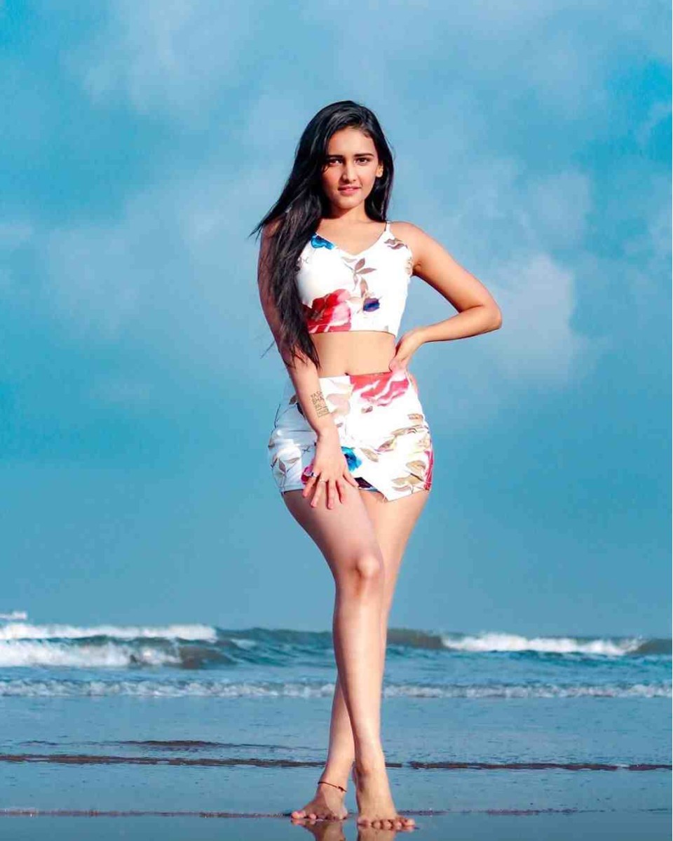 Palak Agarwal Famous Indian Female Model, Beautiful Looks and Excellent Figure Model