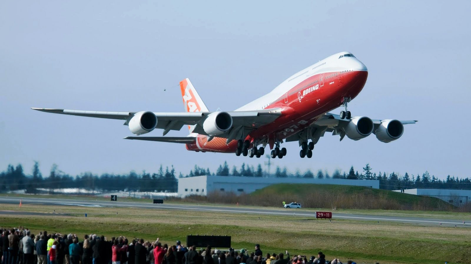 Background Wallpaper: Boeing 747 8 Jumbo Jet Takeoff