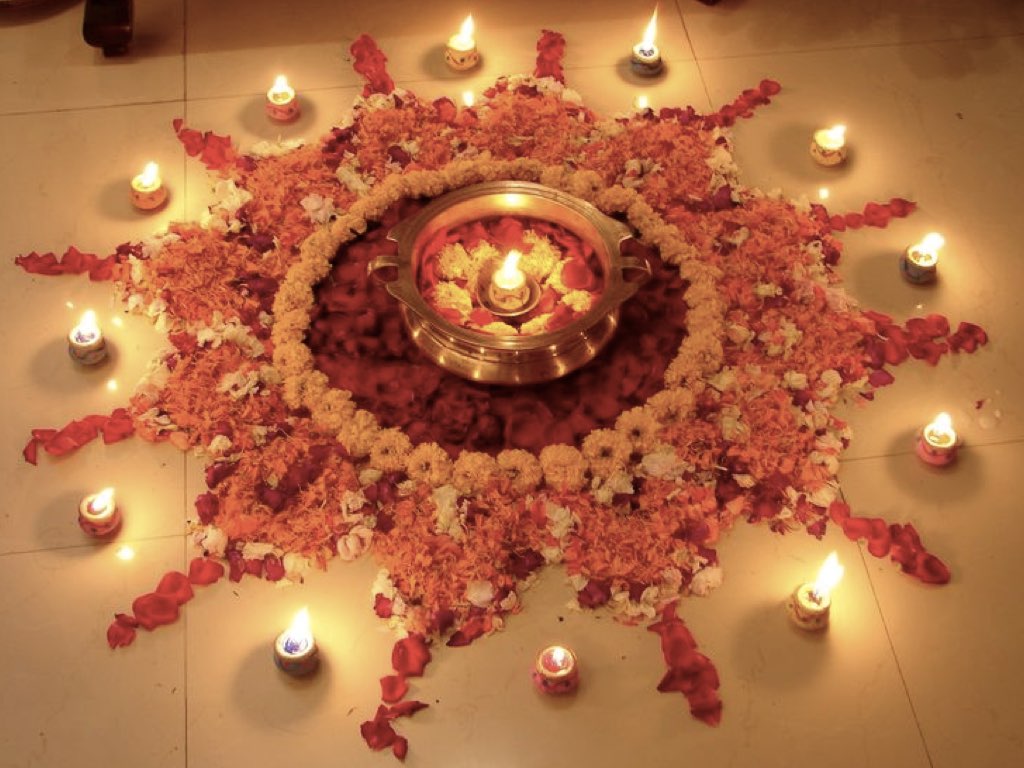 Best Rangoli With Flowers Designs For Diwali 2021